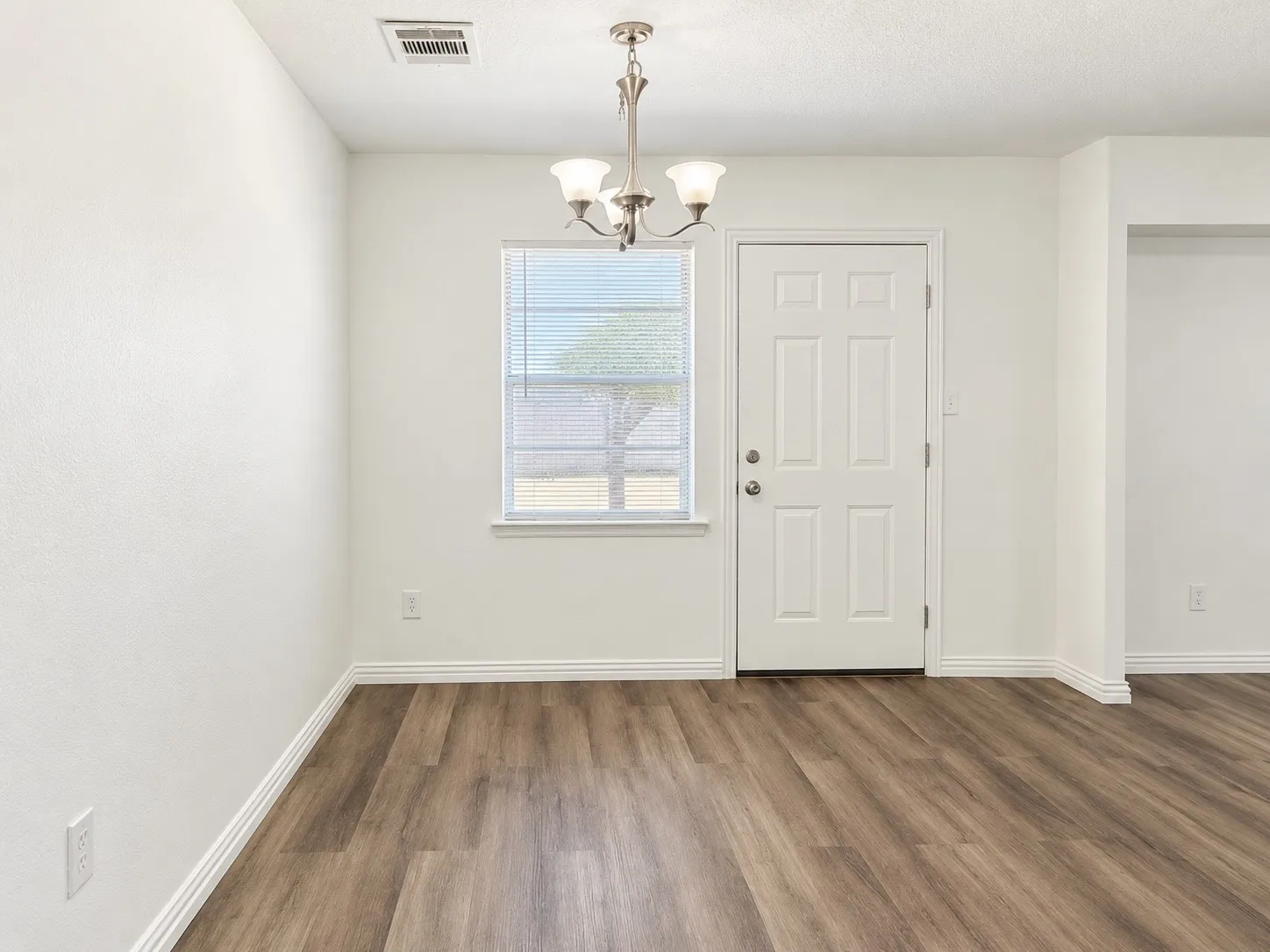Single Family Residence For Rent in Dallas County , 133 Baron Place, Grand Prairie, Texas 75051, 3 Bedroom, 2 Bathroom, 2 Garage spaces, 1,153 Sqft, built in 1960, mls#21382531, Real Estate Agent in Grand Prairie, Homes For Rent in Dallas county, Homes For Rent in Grand Prairie, Realtor in Grand Prairie Texas, Real Estate Brokerage Independent Realty Texas, Luminita Cordes Realtor