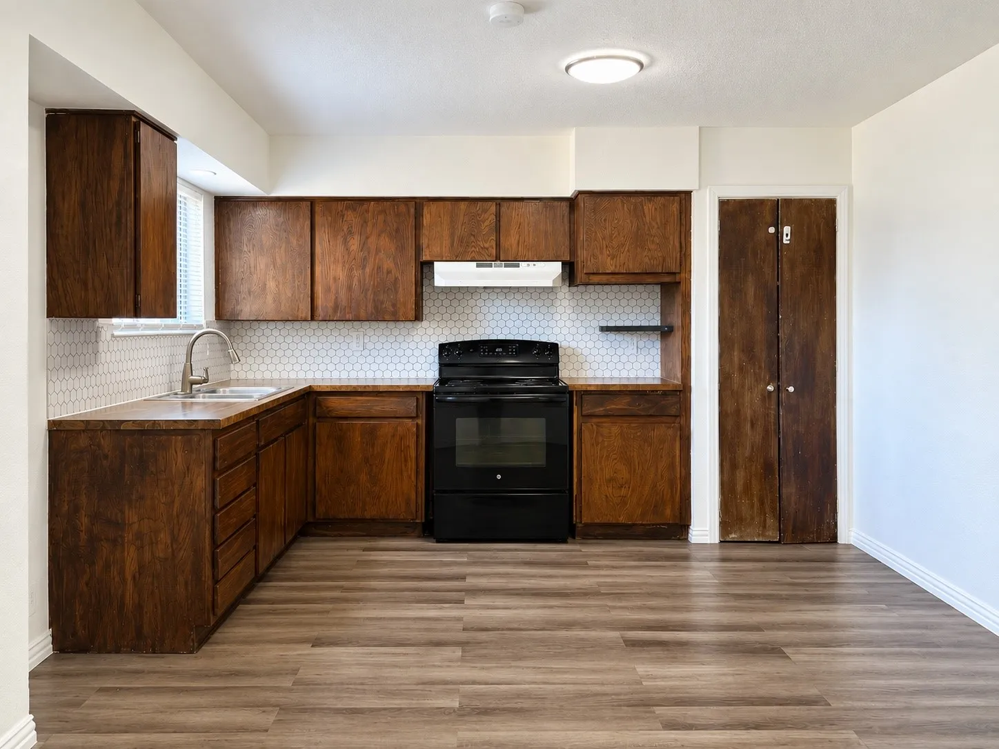 Single Family Residence For Rent in Dallas County , 133 Baron Place, Grand Prairie, Texas 75051, 3 Bedroom, 2 Bathroom, 2 Garage spaces, 1,153 Sqft, built in 1960, mls#21382531, Real Estate Agent in Grand Prairie, Homes For Rent in Dallas county, Homes For Rent in Grand Prairie, Realtor in Grand Prairie Texas, Real Estate Brokerage Independent Realty Texas, Luminita Cordes Realtor