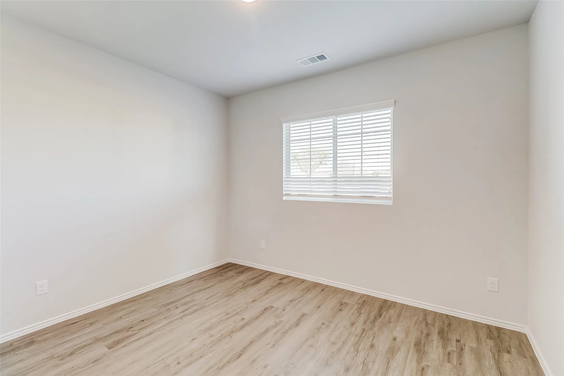 Single Family Residence For Rent in Ellis County , 1300 Ester Lane, Ennis, Texas 75119, 4 Bedroom, 3 Bathroom, 2 Garage spaces, 1,644 Sqft, built in 2024, mls#21387264, Real Estate Agent in Ennis, Homes For Rent in Ellis county, Homes For Rent in Ennis, Realtor in Ennis Texas, Real Estate Brokerage Independent Realty Texas, Luminita Cordes Realtor