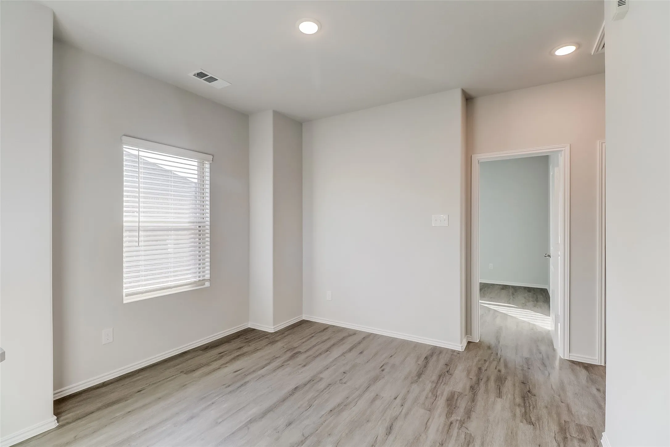 Single Family Residence For Rent in Ellis County , 1300 Ester Lane, Ennis, Texas 75119, 4 Bedroom, 3 Bathroom, 2 Garage spaces, 1,644 Sqft, built in 2024, mls#21387264, Real Estate Agent in Ennis, Homes For Rent in Ellis county, Homes For Rent in Ennis, Realtor in Ennis Texas, Real Estate Brokerage Independent Realty Texas, Luminita Cordes Realtor