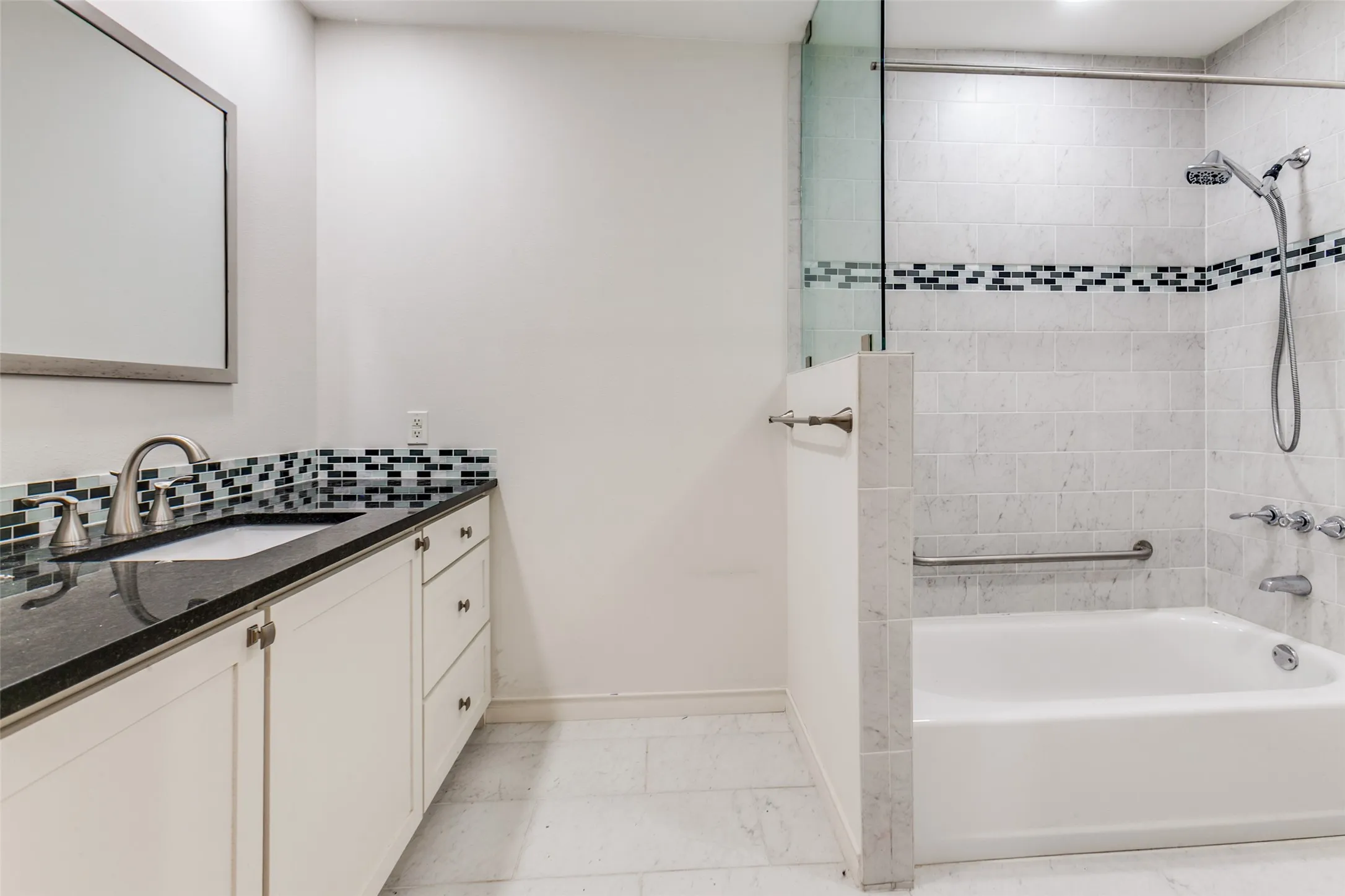 Single Family Residence For Sale in Dallas County , 9759 Shoreview Road, Dallas, Texas 75238, 3 Bedroom, 2 Bathroom, Garage spaces, 2,097 Sqft, built in 1960, mls#21387065, Real Estate Agent in Dallas, Homes For Sale in Dallas county, Homes For Sale in Dallas, Realtor in Dallas Texas, Real Estate Brokerage Independent Realty Texas, Luminita Cordes Realtor
