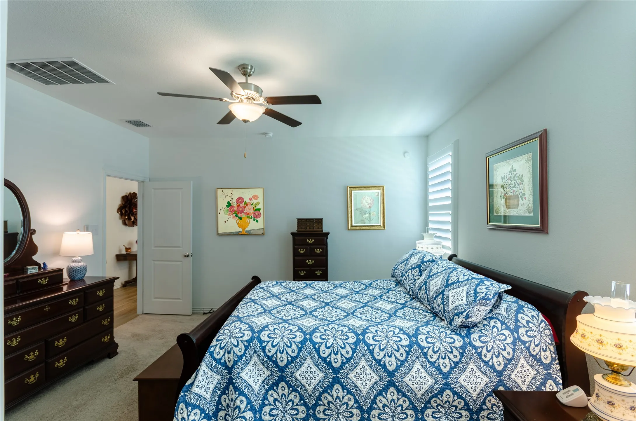 Spacious room with a ceiling fan, recessed lighting, and wall-to-wall carpeting