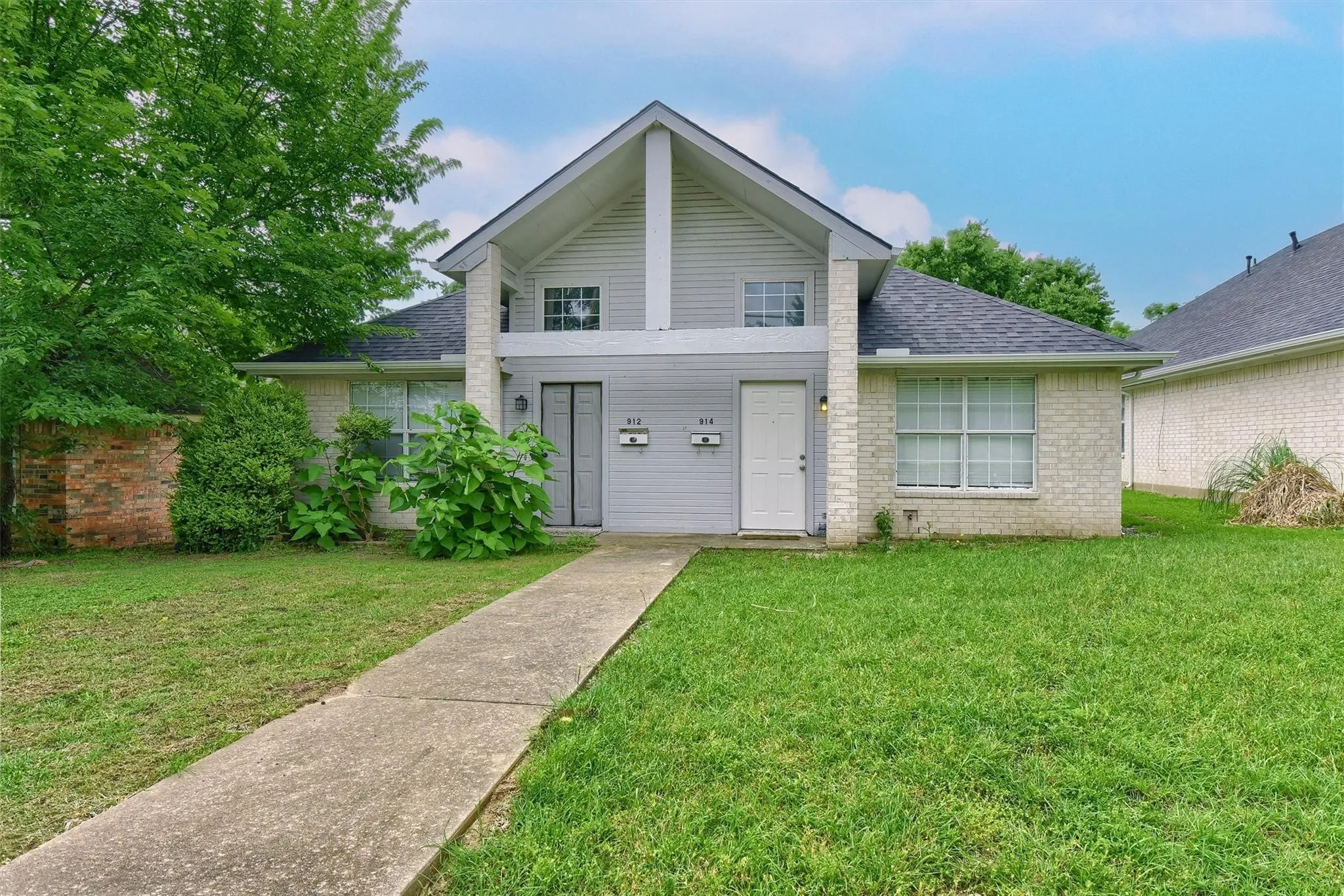 Duplex For Rent in Grayson County , 914 W Houston Street, Sherman, Texas 75092, 3 Bedroom, 2 Bathroom, 1 Garage spaces, 1,178 Sqft, built in 1998, mls#21387265, Real Estate Agent in Sherman, Homes For Rent in Grayson county, Homes For Rent in Sherman, Realtor in Sherman Texas, Real Estate Brokerage Independent Realty Texas, Luminita Cordes Realtor