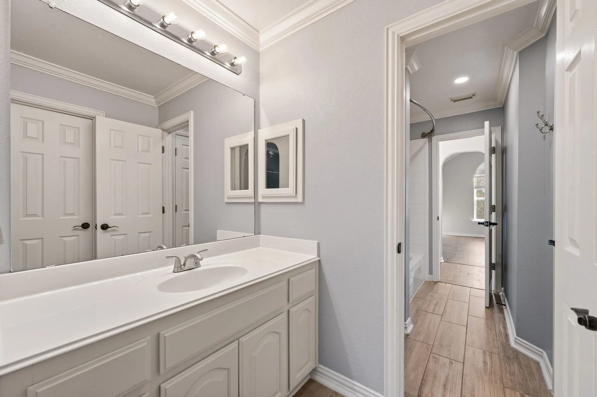 Single Family Residence For Sale in Tarrant County , 1720 Water Lily Drive, Southlake, Texas 76092, 5 Bedroom, 4 Bathroom, 2 Garage spaces, 4,802 Sqft, built in 1997, mls#21386567, Real Estate Agent in Southlake, Homes For Sale in Tarrant county, Homes For Sale in Southlake, Realtor in Southlake Texas, Real Estate Brokerage Independent Realty Texas, Luminita Cordes Realtor