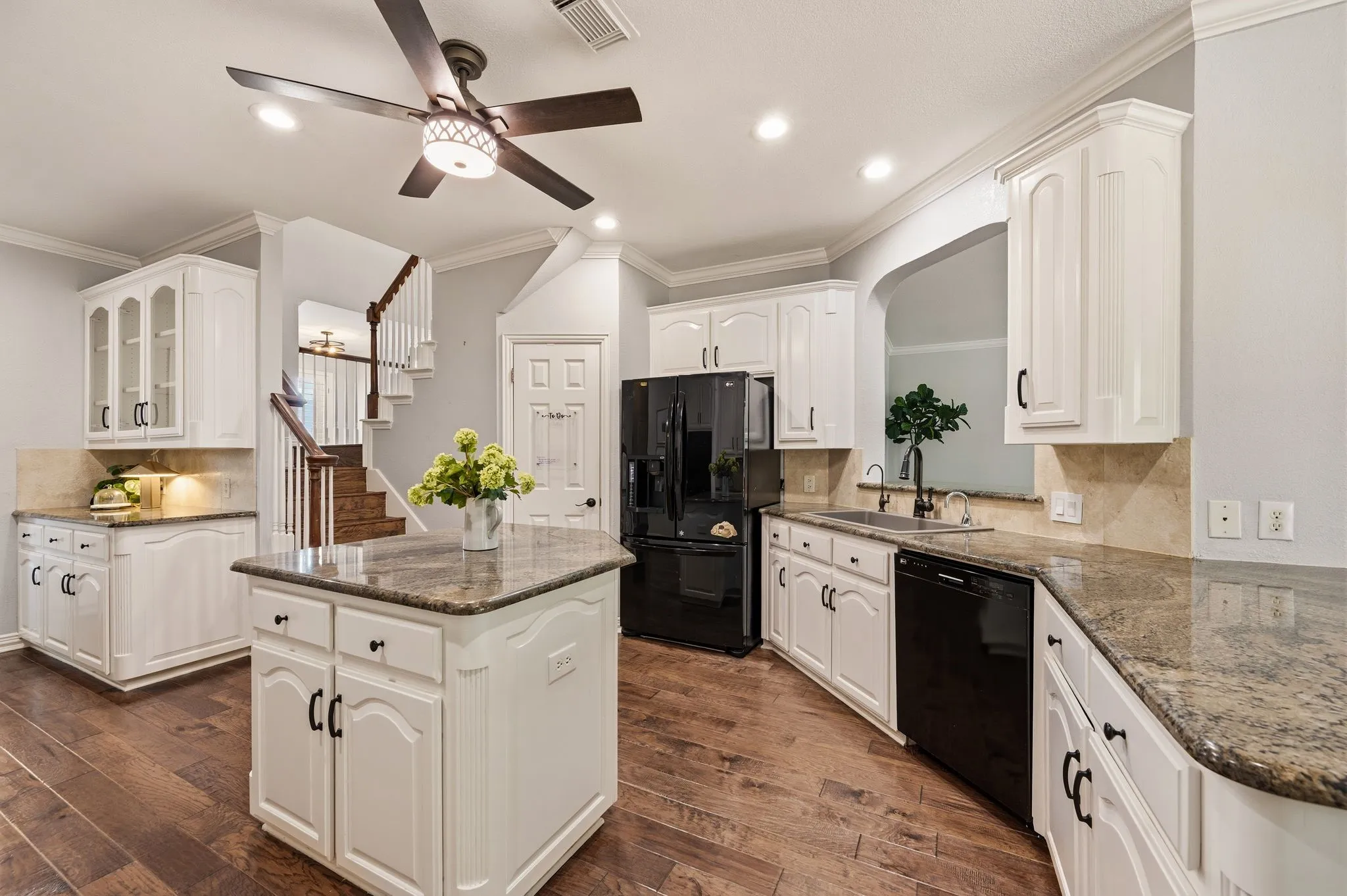 Single Family Residence For Sale in Tarrant County , 1720 Water Lily Drive, Southlake, Texas 76092, 5 Bedroom, 4 Bathroom, 2 Garage spaces, 4,802 Sqft, built in 1997, mls#21386567, Real Estate Agent in Southlake, Homes For Sale in Tarrant county, Homes For Sale in Southlake, Realtor in Southlake Texas, Real Estate Brokerage Independent Realty Texas, Luminita Cordes Realtor
