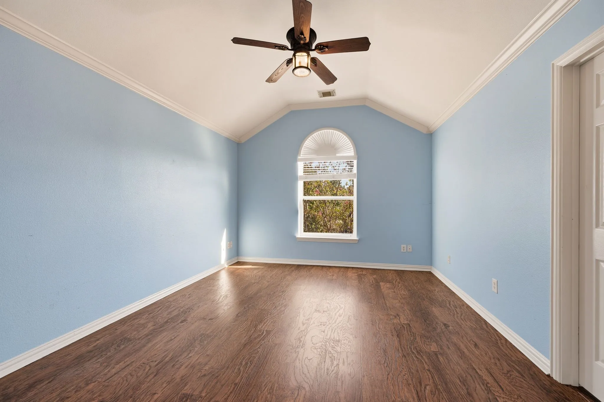 Single Family Residence For Sale in Tarrant County , 1720 Water Lily Drive, Southlake, Texas 76092, 5 Bedroom, 4 Bathroom, 2 Garage spaces, 4,802 Sqft, built in 1997, mls#21386567, Real Estate Agent in Southlake, Homes For Sale in Tarrant county, Homes For Sale in Southlake, Realtor in Southlake Texas, Real Estate Brokerage Independent Realty Texas, Luminita Cordes Realtor