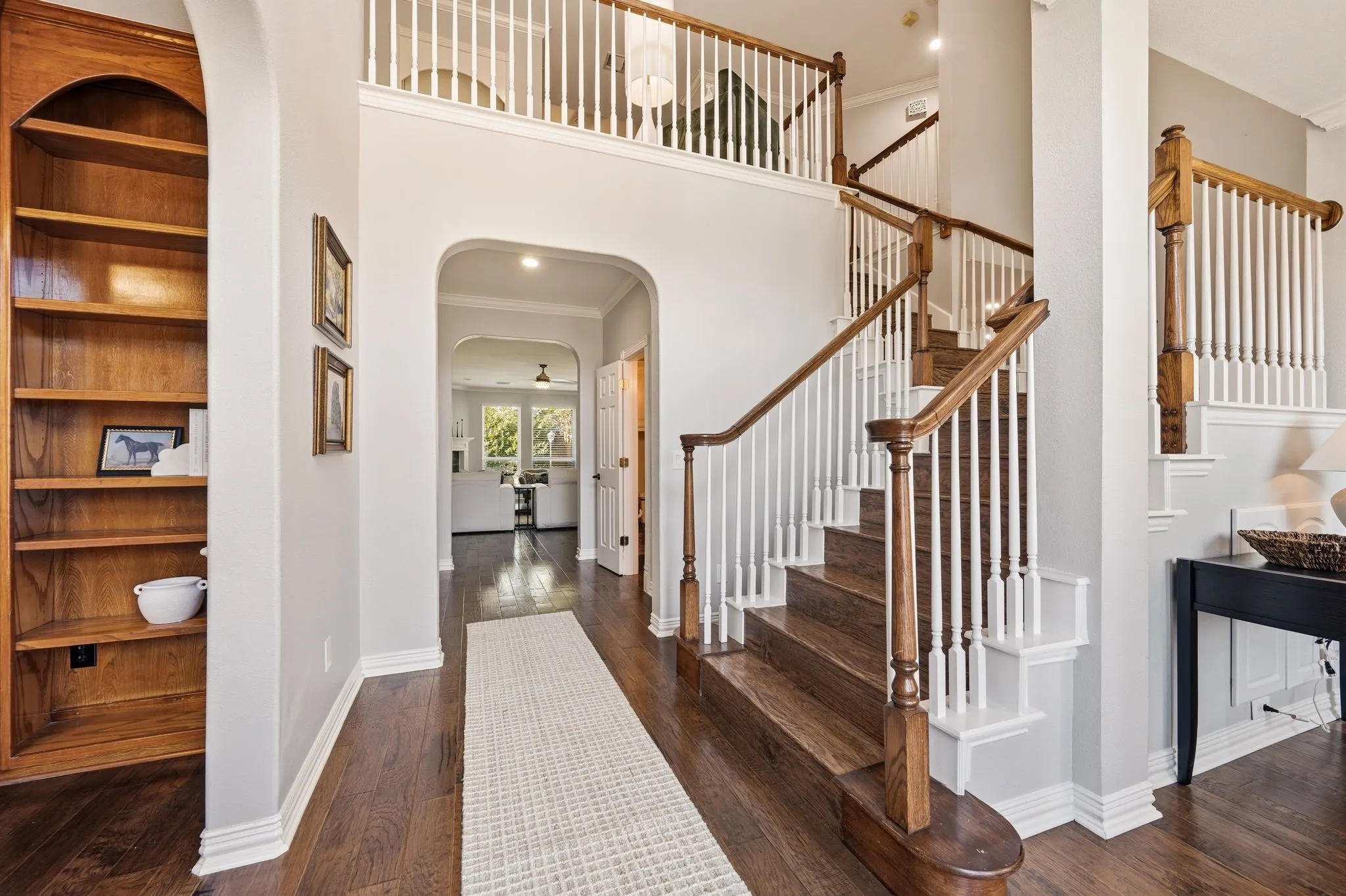 Single Family Residence For Sale in Tarrant County , 1720 Water Lily Drive, Southlake, Texas 76092, 5 Bedroom, 4 Bathroom, 2 Garage spaces, 4,802 Sqft, built in 1997, mls#21386567, Real Estate Agent in Southlake, Homes For Sale in Tarrant county, Homes For Sale in Southlake, Realtor in Southlake Texas, Real Estate Brokerage Independent Realty Texas, Luminita Cordes Realtor