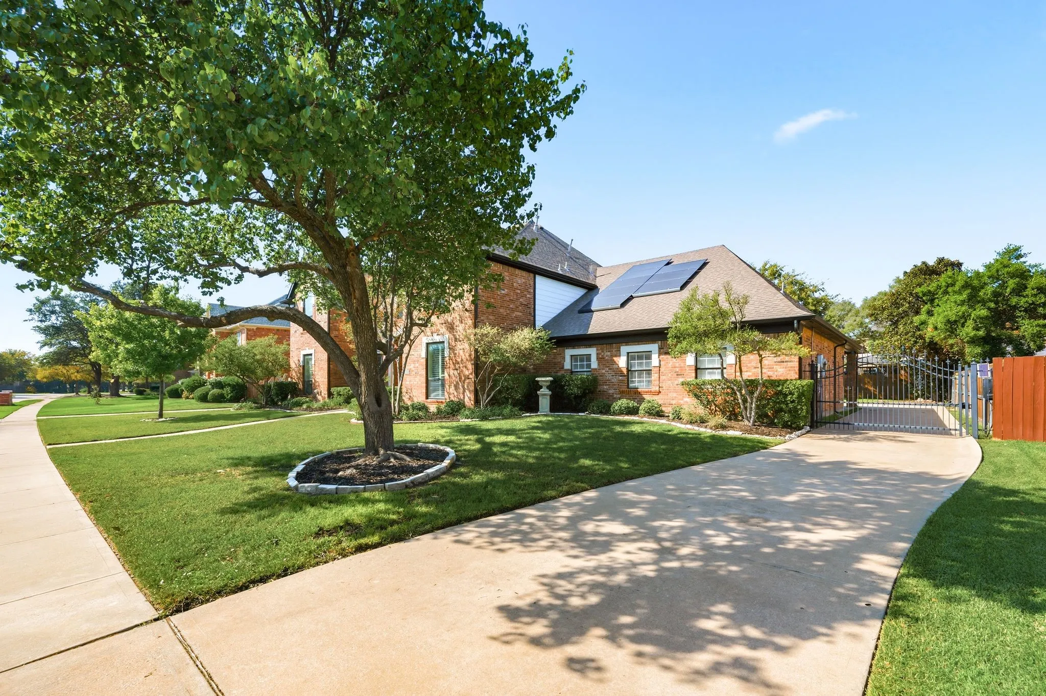 Single Family Residence For Sale in Tarrant County , 1720 Water Lily Drive, Southlake, Texas 76092, 5 Bedroom, 4 Bathroom, 2 Garage spaces, 4,802 Sqft, built in 1997, mls#21386567, Real Estate Agent in Southlake, Homes For Sale in Tarrant county, Homes For Sale in Southlake, Realtor in Southlake Texas, Real Estate Brokerage Independent Realty Texas, Luminita Cordes Realtor