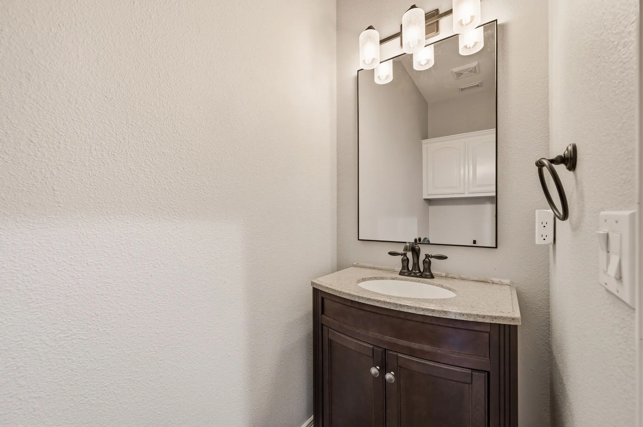 Single Family Residence For Sale in Tarrant County , 1720 Water Lily Drive, Southlake, Texas 76092, 5 Bedroom, 4 Bathroom, 2 Garage spaces, 4,802 Sqft, built in 1997, mls#21386567, Real Estate Agent in Southlake, Homes For Sale in Tarrant county, Homes For Sale in Southlake, Realtor in Southlake Texas, Real Estate Brokerage Independent Realty Texas, Luminita Cordes Realtor