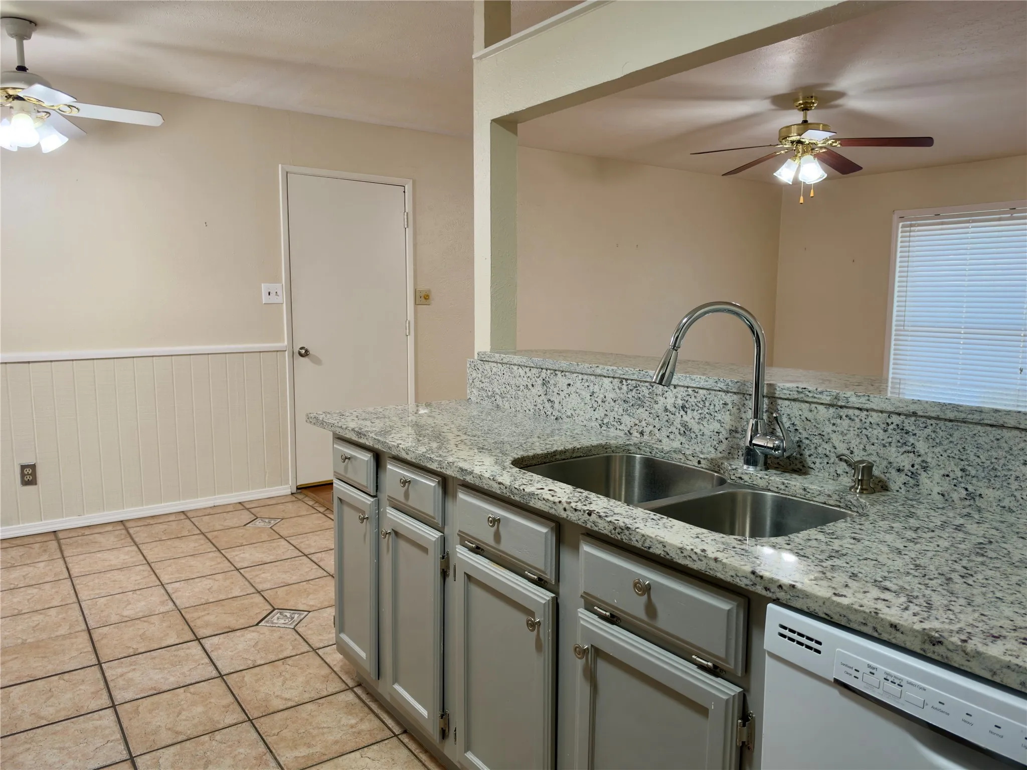 Single Family Residence For Rent in Denton County , 5716 Pearce Street, The Colony, Texas 75056, 2 Bedroom, 2 Bathroom, 1 Garage spaces, 1,364 Sqft, built in 1983, mls#21387269, Real Estate Agent in The Colony, Homes For Rent in Denton county, Homes For Rent in The Colony, Realtor in The Colony Texas, Real Estate Brokerage Independent Realty Texas, Luminita Cordes Realtor