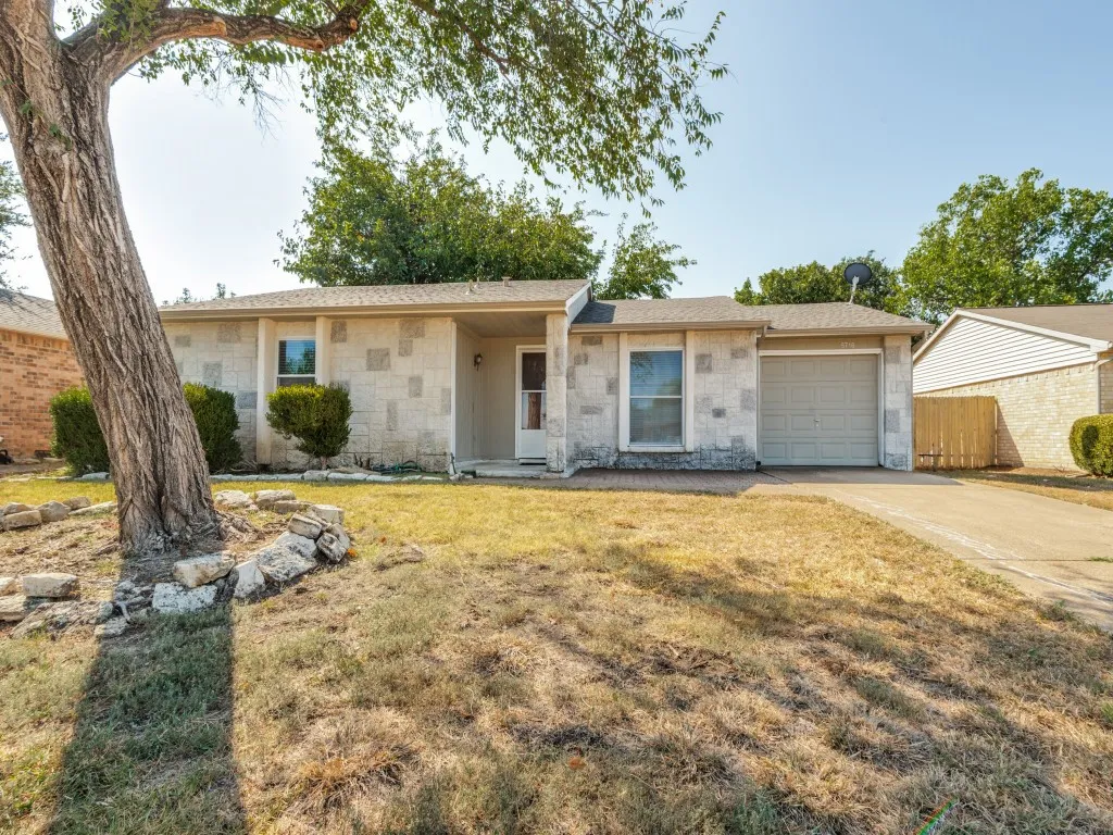 Single Family Residence For Rent in Denton County , 5716 Pearce Street, The Colony, Texas 75056, 2 Bedroom, 2 Bathroom, 1 Garage spaces, 1,364 Sqft, built in 1983, mls#21387269, Real Estate Agent in The Colony, Homes For Rent in Denton county, Homes For Rent in The Colony, Realtor in The Colony Texas, Real Estate Brokerage Independent Realty Texas, Luminita Cordes Realtor