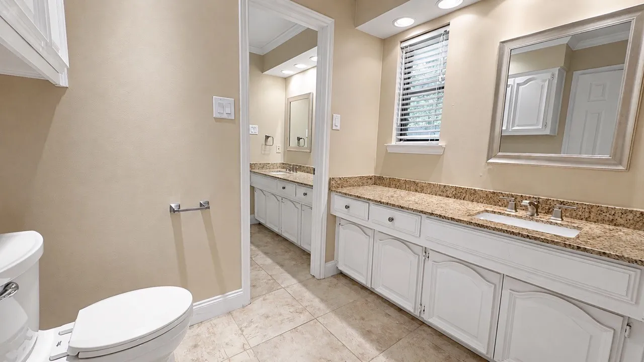 Jack and Jill bath for bedroom 3 and 4