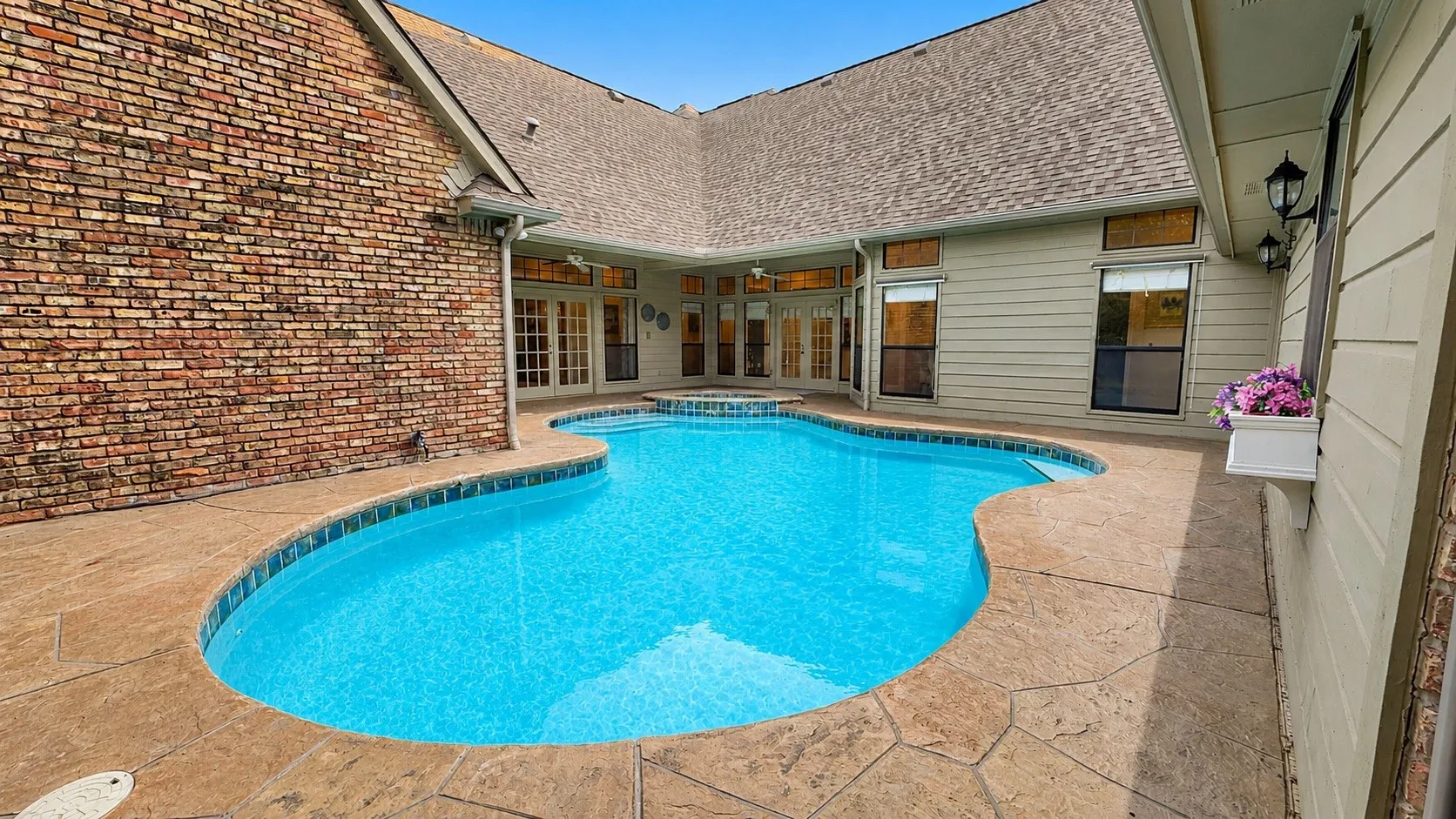 Sparkling pool and spa...BOTH are heated