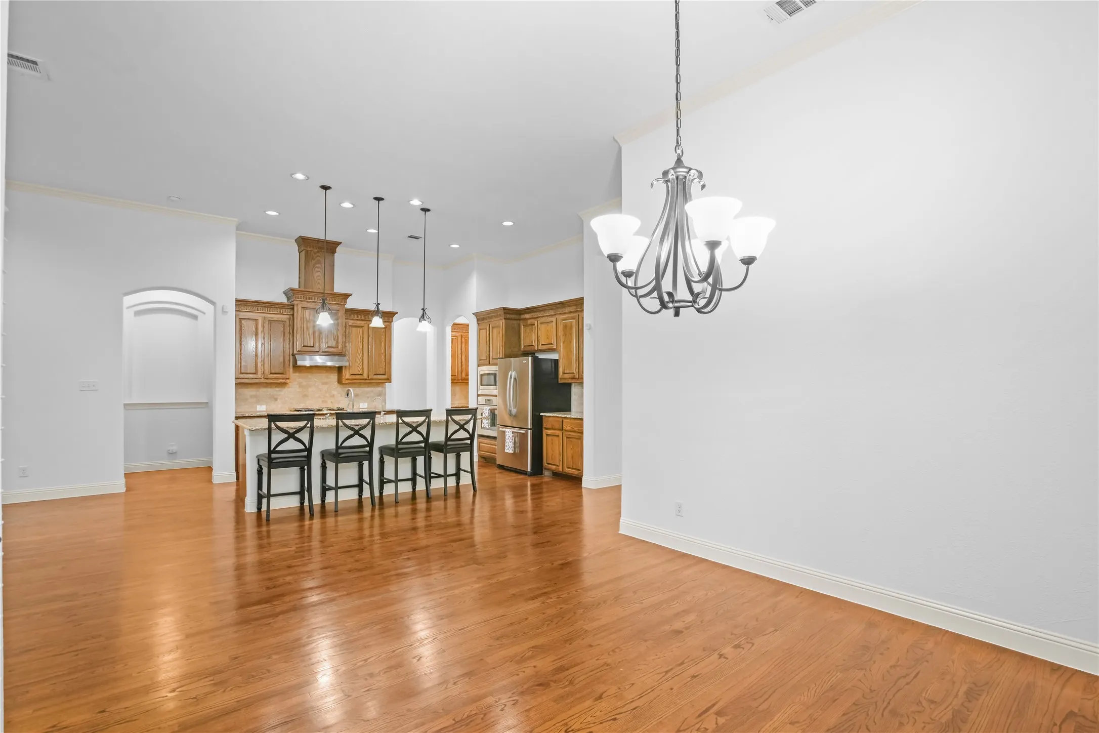 Single Family Residence For Sale in Tarrant County , 200 Silverado Trail, Keller, Texas 76248, 3 Bedroom, 3 Bathroom, 2 Garage spaces, 2,820 Sqft, built in 2010, mls#21386958, Real Estate Agent in Keller, Homes For Sale in Tarrant county, Homes For Sale in Keller, Realtor in Keller Texas, Real Estate Brokerage Independent Realty Texas, Luminita Cordes Realtor