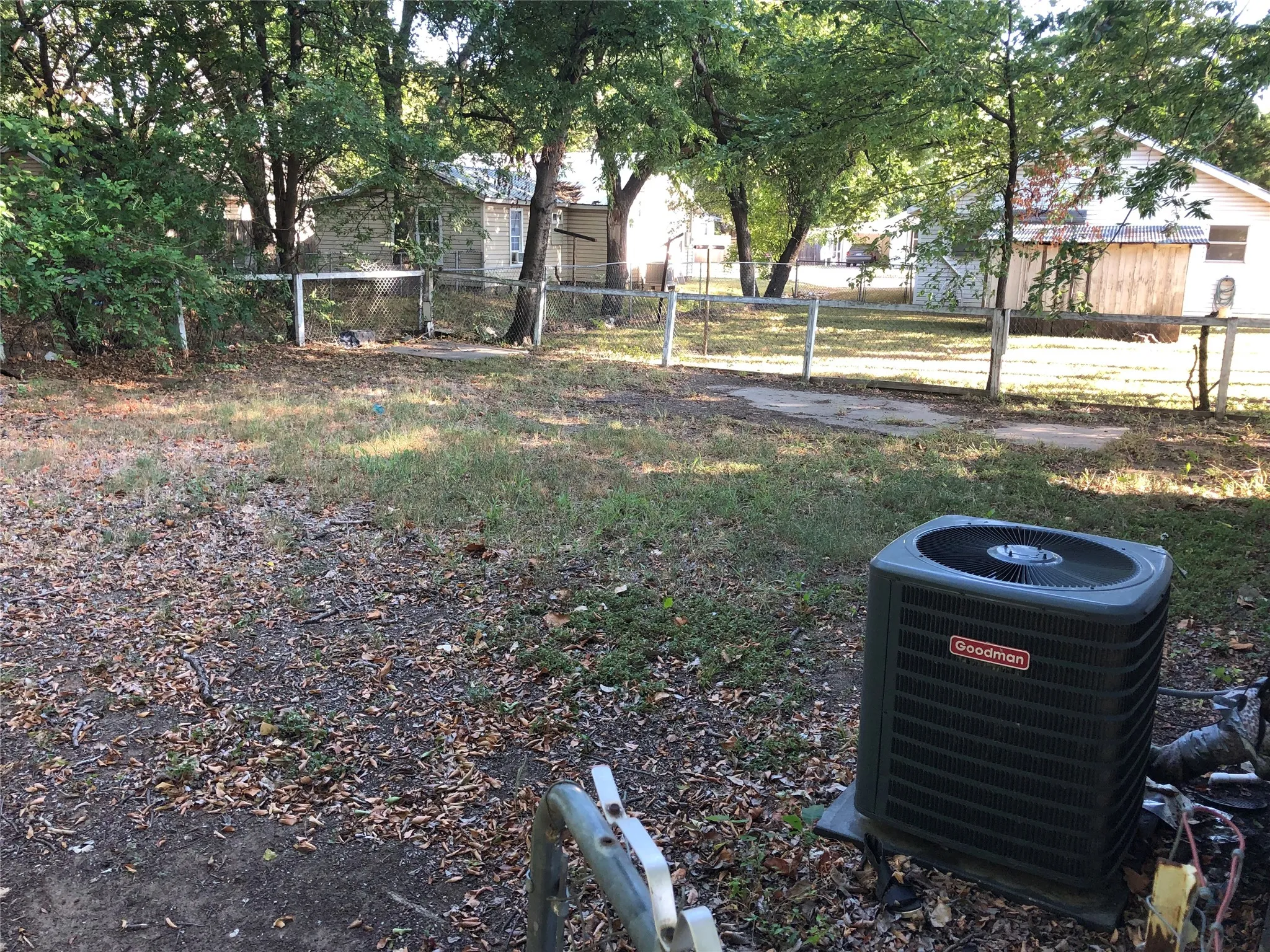 Single Family Residence For Sale in Montague County , 404 N Mill Street, Bowie, Texas 76230, 3 Bedroom, 2 Bathroom, 1 Garage spaces, 1,182 Sqft, built in 1935, mls#21387272, Real Estate Agent in Bowie, Homes For Sale in Montague county, Homes For Sale in Bowie, Realtor in Bowie Texas, Real Estate Brokerage Independent Realty Texas, Luminita Cordes Realtor