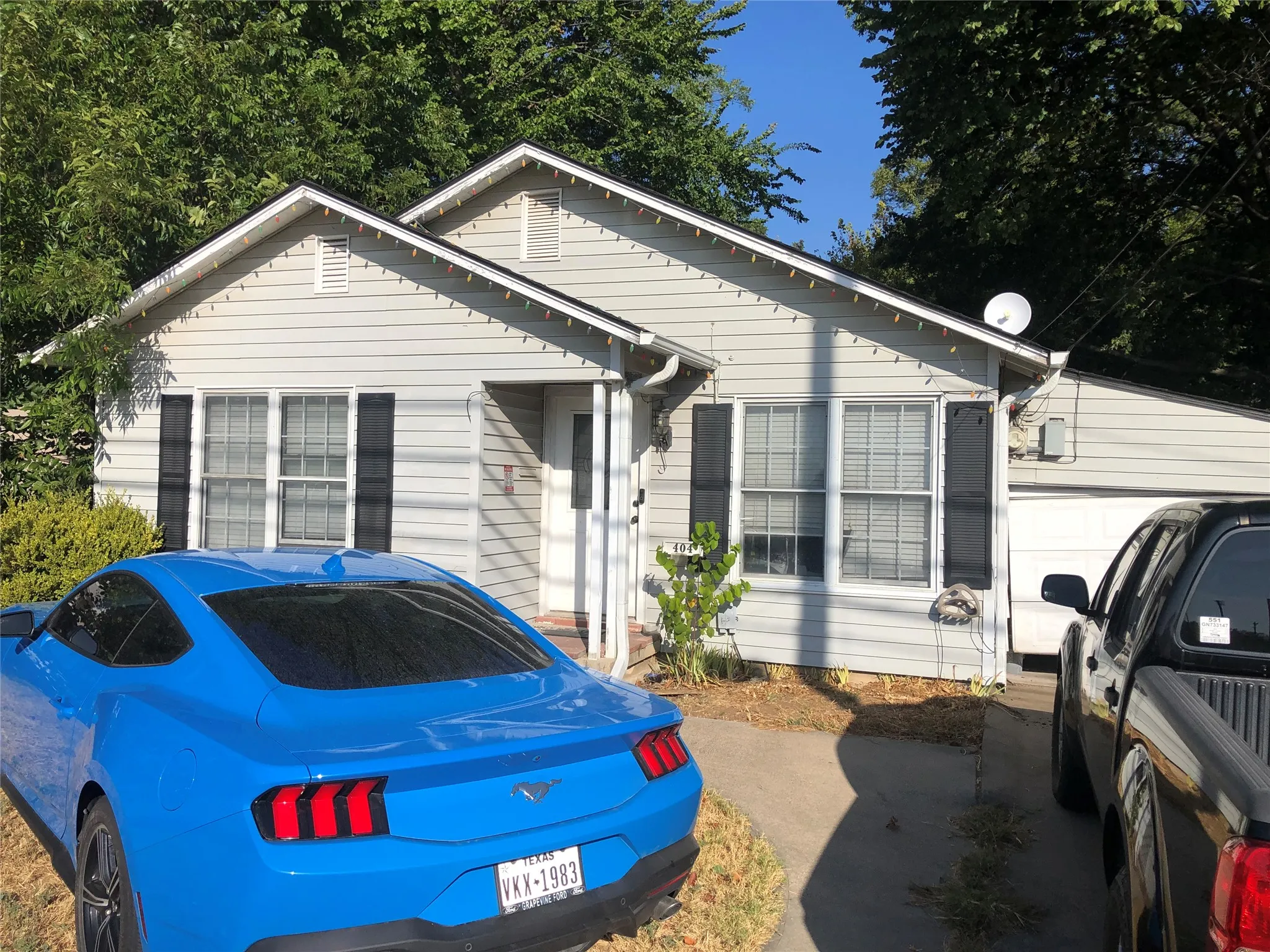 Single Family Residence For Sale in Montague County , 404 N Mill Street, Bowie, Texas 76230, 3 Bedroom, 2 Bathroom, 1 Garage spaces, 1,182 Sqft, built in 1935, mls#21387272, Real Estate Agent in Bowie, Homes For Sale in Montague county, Homes For Sale in Bowie, Realtor in Bowie Texas, Real Estate Brokerage Independent Realty Texas, Luminita Cordes Realtor