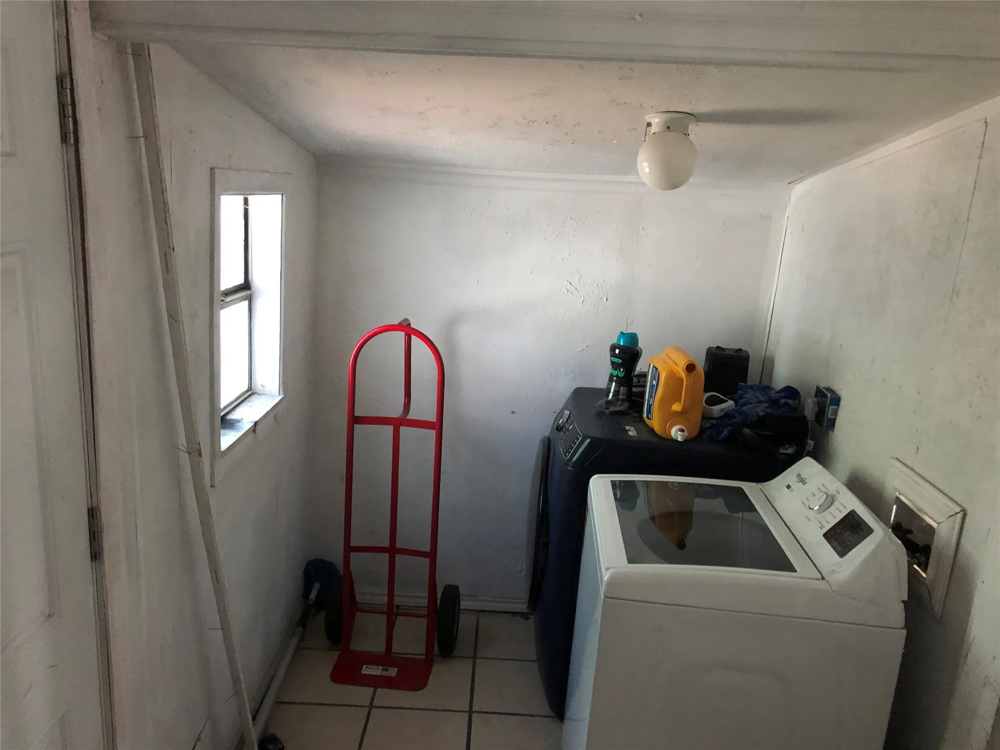 Single Family Residence For Sale in Montague County , 404 N Mill Street, Bowie, Texas 76230, 3 Bedroom, 2 Bathroom, 1 Garage spaces, 1,182 Sqft, built in 1935, mls#21387272, Real Estate Agent in Bowie, Homes For Sale in Montague county, Homes For Sale in Bowie, Realtor in Bowie Texas, Real Estate Brokerage Independent Realty Texas, Luminita Cordes Realtor