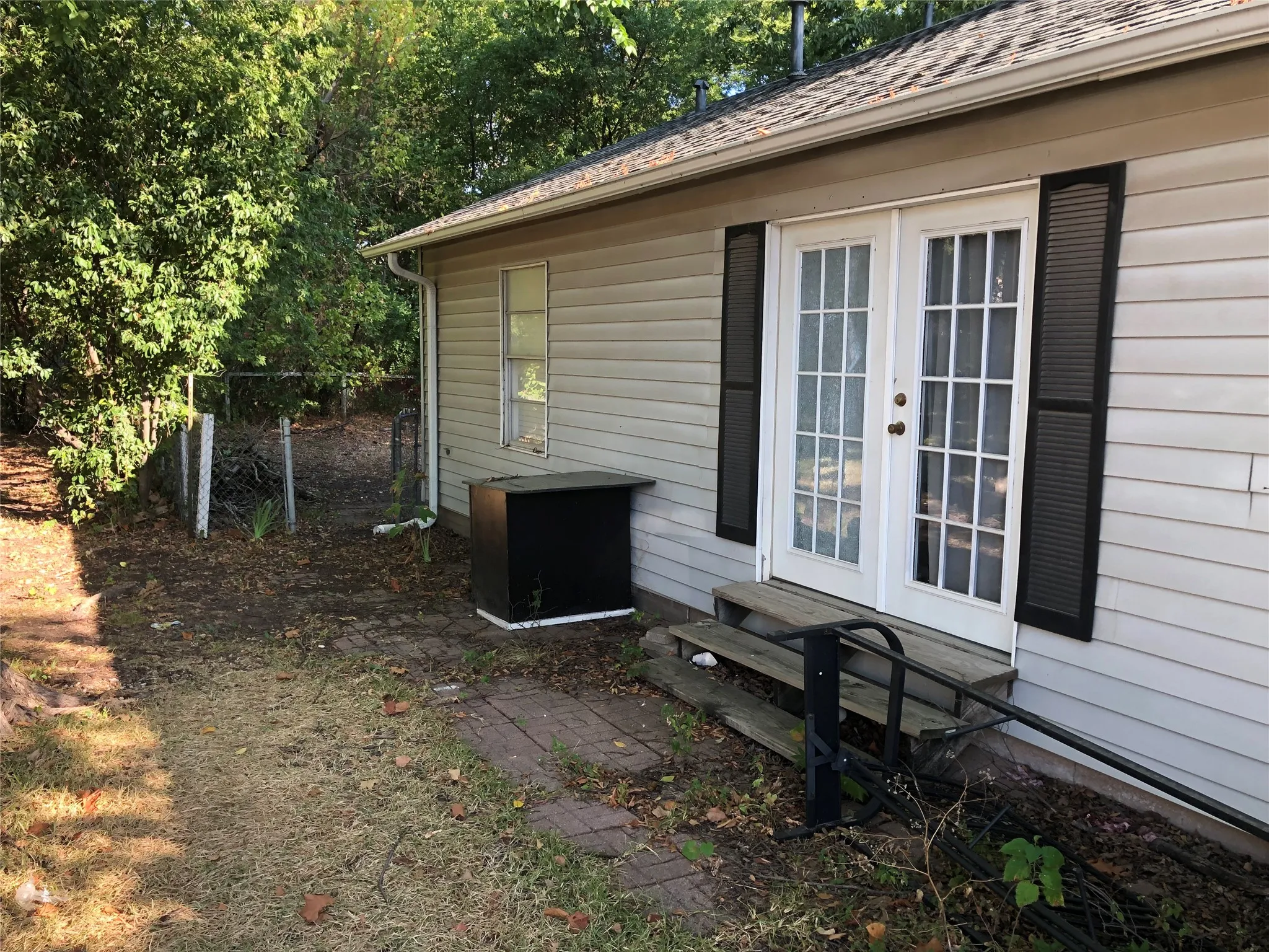 Single Family Residence For Sale in Montague County , 404 N Mill Street, Bowie, Texas 76230, 3 Bedroom, 2 Bathroom, 1 Garage spaces, 1,182 Sqft, built in 1935, mls#21387272, Real Estate Agent in Bowie, Homes For Sale in Montague county, Homes For Sale in Bowie, Realtor in Bowie Texas, Real Estate Brokerage Independent Realty Texas, Luminita Cordes Realtor