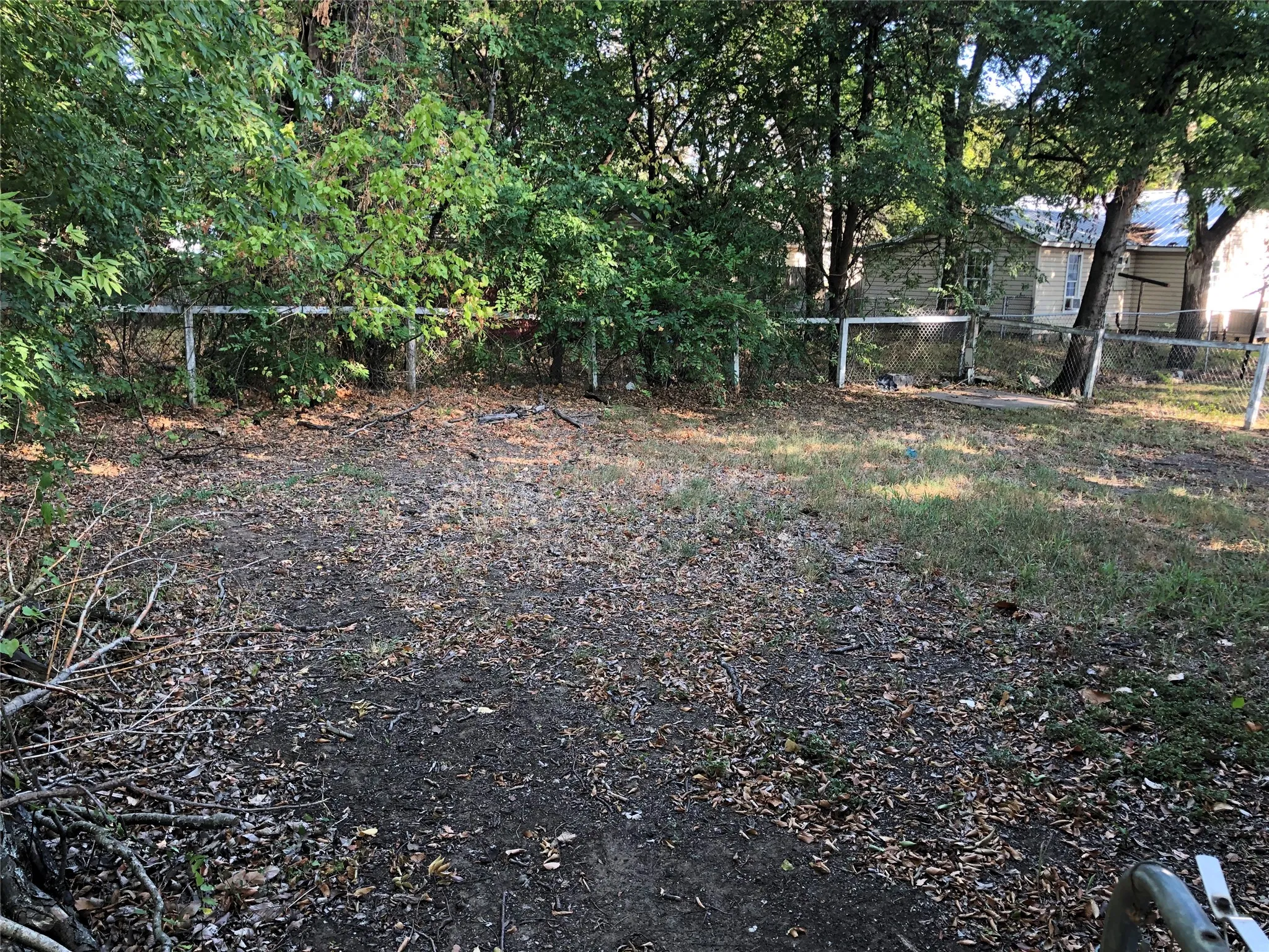 Single Family Residence For Sale in Montague County , 404 N Mill Street, Bowie, Texas 76230, 3 Bedroom, 2 Bathroom, 1 Garage spaces, 1,182 Sqft, built in 1935, mls#21387272, Real Estate Agent in Bowie, Homes For Sale in Montague county, Homes For Sale in Bowie, Realtor in Bowie Texas, Real Estate Brokerage Independent Realty Texas, Luminita Cordes Realtor