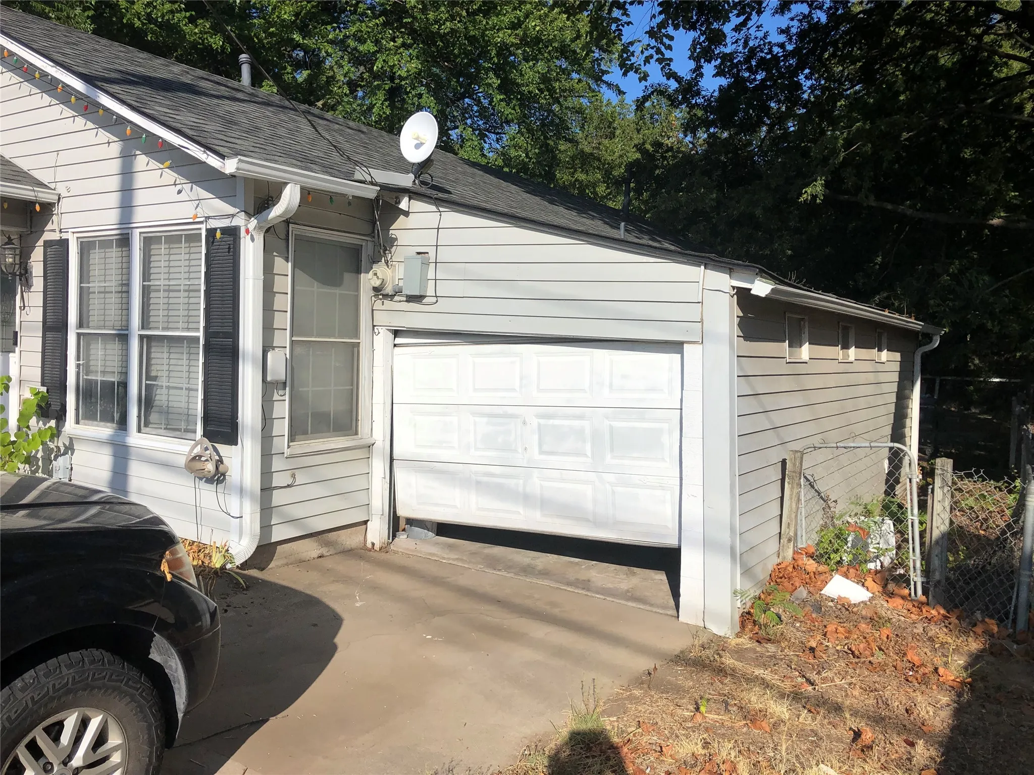 Single Family Residence For Sale in Montague County , 404 N Mill Street, Bowie, Texas 76230, 3 Bedroom, 2 Bathroom, 1 Garage spaces, 1,182 Sqft, built in 1935, mls#21387272, Real Estate Agent in Bowie, Homes For Sale in Montague county, Homes For Sale in Bowie, Realtor in Bowie Texas, Real Estate Brokerage Independent Realty Texas, Luminita Cordes Realtor