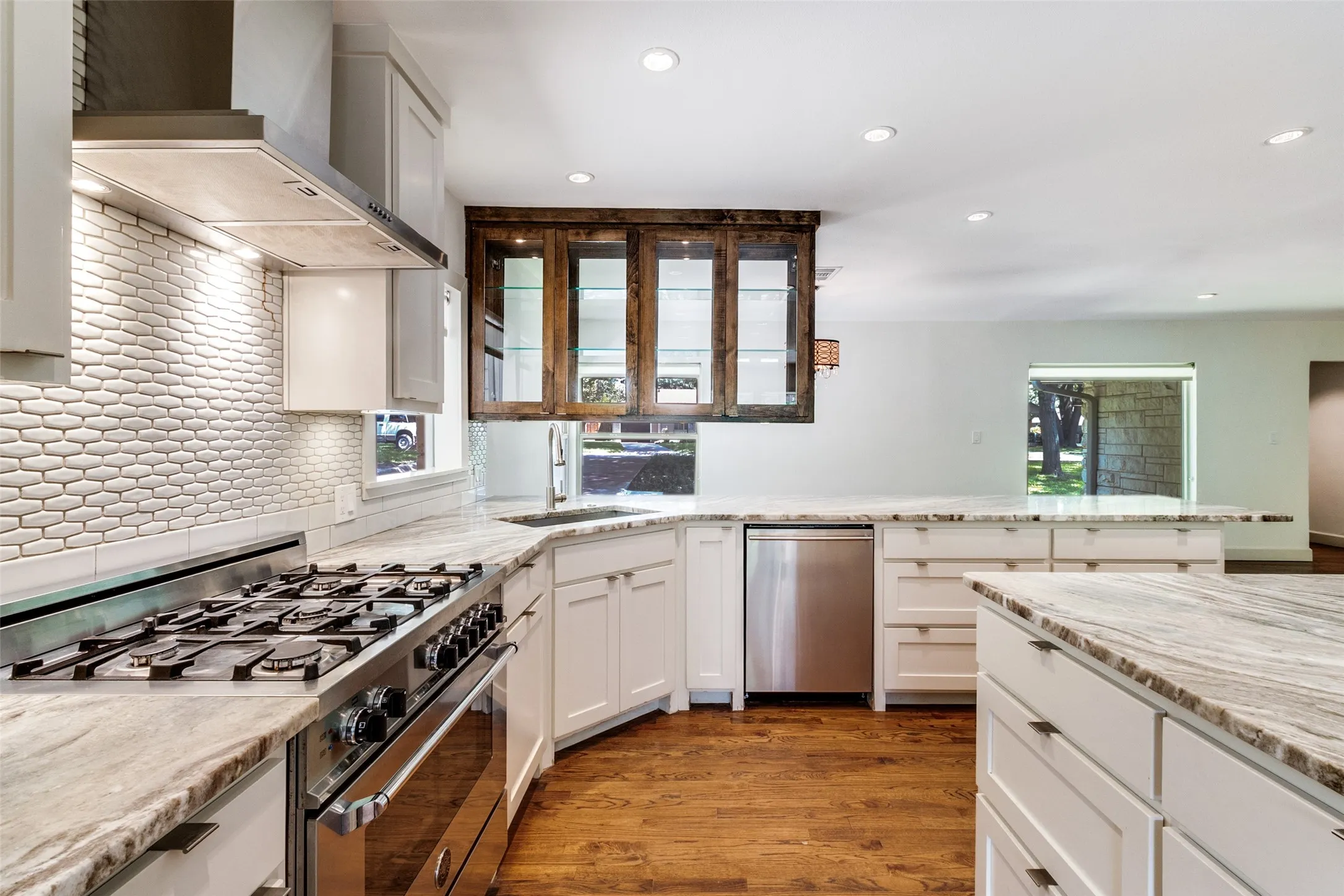 Single Family Residence For Rent in Dallas County , 519 Northlake Drive, Dallas, Texas 75218, 3 Bedroom, 2 Bathroom, 2 Garage spaces, 2,054 Sqft, built in 1948, mls#21384564, Real Estate Agent in Dallas, Homes For Rent in Dallas county, Homes For Rent in Dallas, Realtor in Dallas Texas, Real Estate Brokerage Independent Realty Texas, Luminita Cordes Realtor