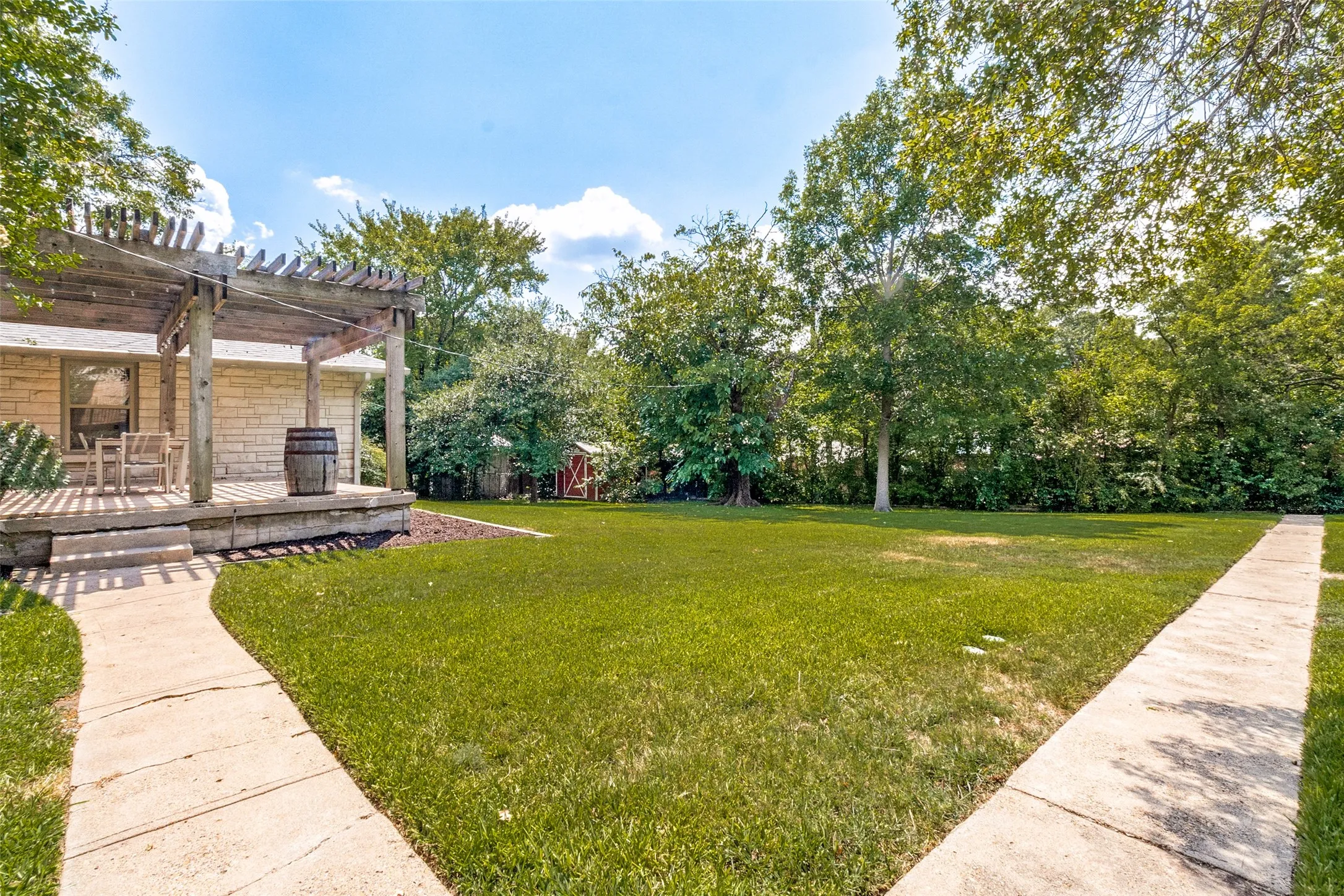Single Family Residence For Rent in Dallas County , 519 Northlake Drive, Dallas, Texas 75218, 3 Bedroom, 2 Bathroom, 2 Garage spaces, 2,054 Sqft, built in 1948, mls#21384564, Real Estate Agent in Dallas, Homes For Rent in Dallas county, Homes For Rent in Dallas, Realtor in Dallas Texas, Real Estate Brokerage Independent Realty Texas, Luminita Cordes Realtor