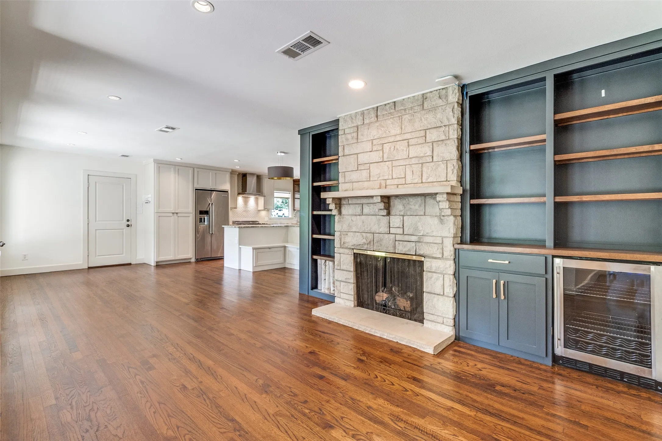 Single Family Residence For Rent in Dallas County , 519 Northlake Drive, Dallas, Texas 75218, 3 Bedroom, 2 Bathroom, 2 Garage spaces, 2,054 Sqft, built in 1948, mls#21384564, Real Estate Agent in Dallas, Homes For Rent in Dallas county, Homes For Rent in Dallas, Realtor in Dallas Texas, Real Estate Brokerage Independent Realty Texas, Luminita Cordes Realtor