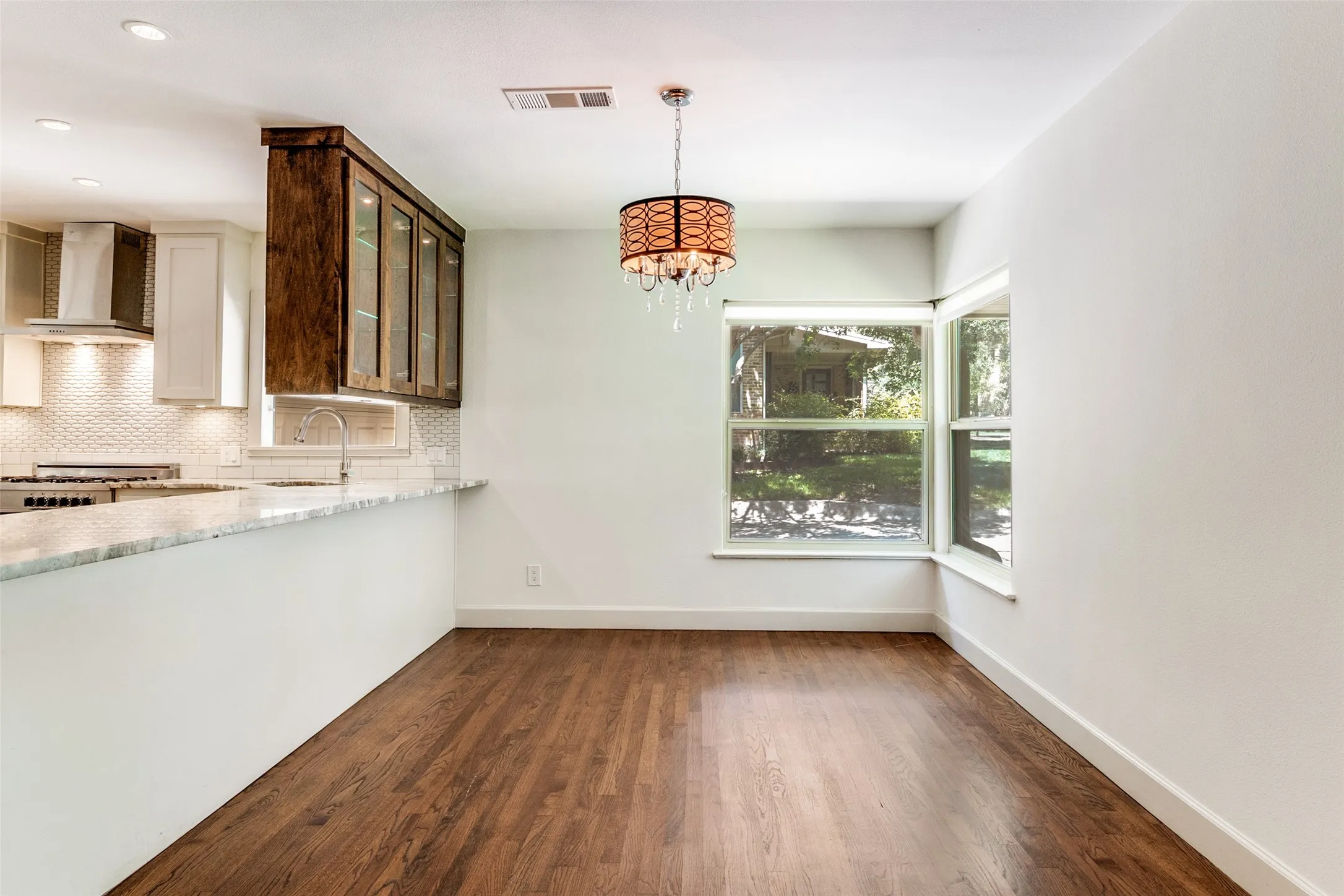 Single Family Residence For Rent in Dallas County , 519 Northlake Drive, Dallas, Texas 75218, 3 Bedroom, 2 Bathroom, 2 Garage spaces, 2,054 Sqft, built in 1948, mls#21384564, Real Estate Agent in Dallas, Homes For Rent in Dallas county, Homes For Rent in Dallas, Realtor in Dallas Texas, Real Estate Brokerage Independent Realty Texas, Luminita Cordes Realtor