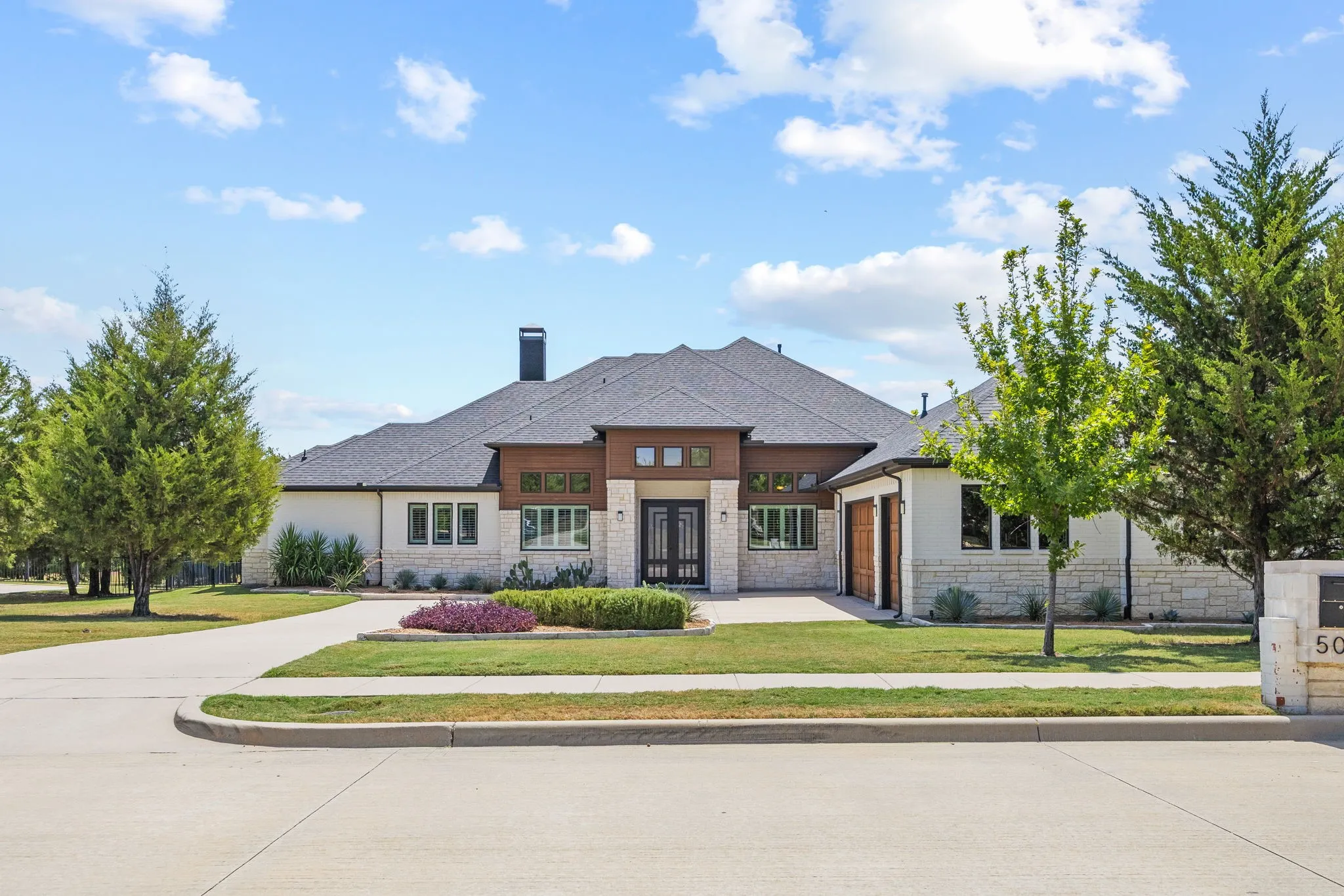 Single Family Residence For Sale in Rockwall County , 505 Shadow Wood Lane, Heath, Texas 75032, 4 Bedroom, 6 Bathroom, 3 Garage spaces, 3,604 Sqft, built in 2018, mls#21386576, Real Estate Agent in Heath, Homes For Sale in Rockwall county, Homes For Sale in Heath, Realtor in Heath Texas, Real Estate Brokerage Independent Realty Texas, Luminita Cordes Realtor