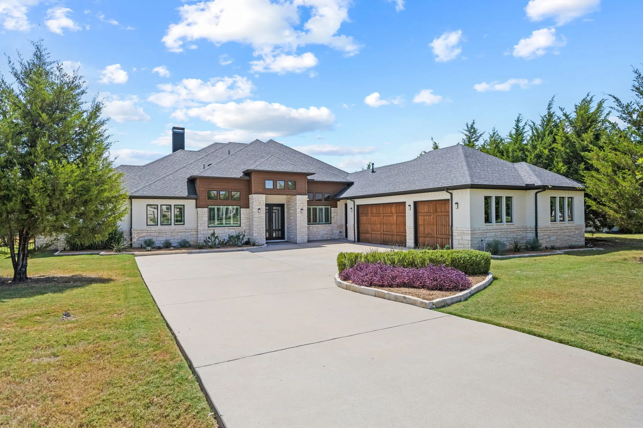 Single Family Residence For Sale in Rockwall County , 505 Shadow Wood Lane, Heath, Texas 75032, 4 Bedroom, 6 Bathroom, 3 Garage spaces, 3,604 Sqft, built in 2018, mls#21386576, Real Estate Agent in Heath, Homes For Sale in Rockwall county, Homes For Sale in Heath, Realtor in Heath Texas, Real Estate Brokerage Independent Realty Texas, Luminita Cordes Realtor