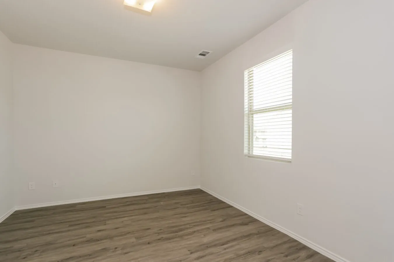 Single Family Residence For Rent in Tarrant County , 5504 Calm Waters, Fort Worth, Texas 76119, 3 Bedroom, 3 Bathroom, 2 Garage spaces, 1,353 Sqft, built in 2022, mls#21387291, Real Estate Agent in Fort Worth, Homes For Rent in Tarrant county, Homes For Rent in Fort Worth, Realtor in Fort Worth Texas, Real Estate Brokerage Independent Realty Texas, Luminita Cordes Realtor