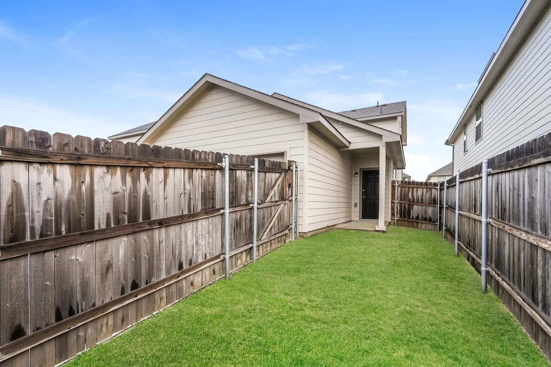 Single Family Residence For Rent in Tarrant County , 5504 Calm Waters, Fort Worth, Texas 76119, 3 Bedroom, 3 Bathroom, 2 Garage spaces, 1,353 Sqft, built in 2022, mls#21387291, Real Estate Agent in Fort Worth, Homes For Rent in Tarrant county, Homes For Rent in Fort Worth, Realtor in Fort Worth Texas, Real Estate Brokerage Independent Realty Texas, Luminita Cordes Realtor