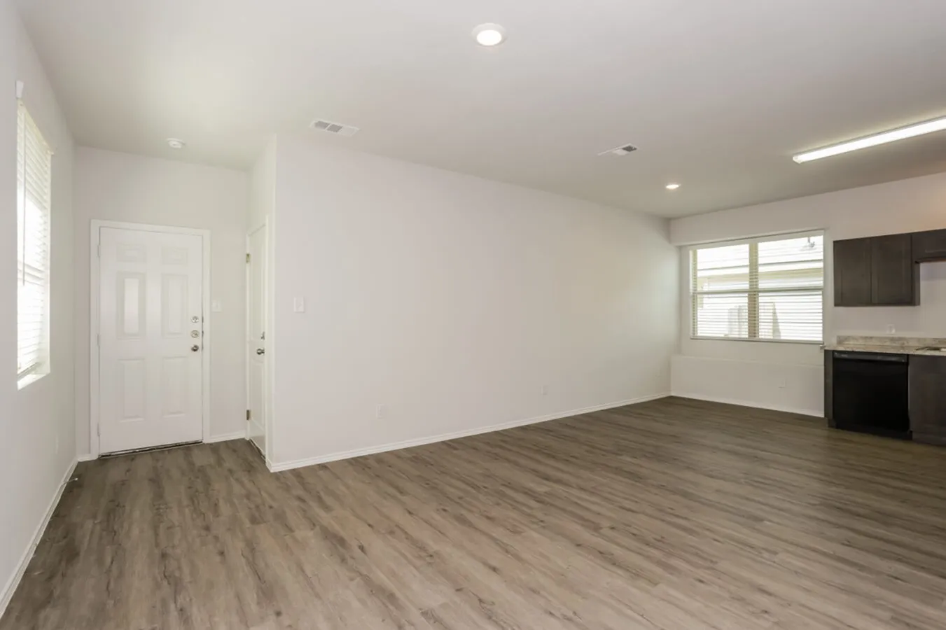Single Family Residence For Rent in Tarrant County , 5504 Calm Waters, Fort Worth, Texas 76119, 3 Bedroom, 3 Bathroom, 2 Garage spaces, 1,353 Sqft, built in 2022, mls#21387291, Real Estate Agent in Fort Worth, Homes For Rent in Tarrant county, Homes For Rent in Fort Worth, Realtor in Fort Worth Texas, Real Estate Brokerage Independent Realty Texas, Luminita Cordes Realtor