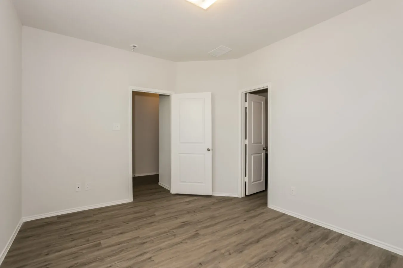 Single Family Residence For Rent in Tarrant County , 5504 Calm Waters, Fort Worth, Texas 76119, 3 Bedroom, 3 Bathroom, 2 Garage spaces, 1,353 Sqft, built in 2022, mls#21387291, Real Estate Agent in Fort Worth, Homes For Rent in Tarrant county, Homes For Rent in Fort Worth, Realtor in Fort Worth Texas, Real Estate Brokerage Independent Realty Texas, Luminita Cordes Realtor