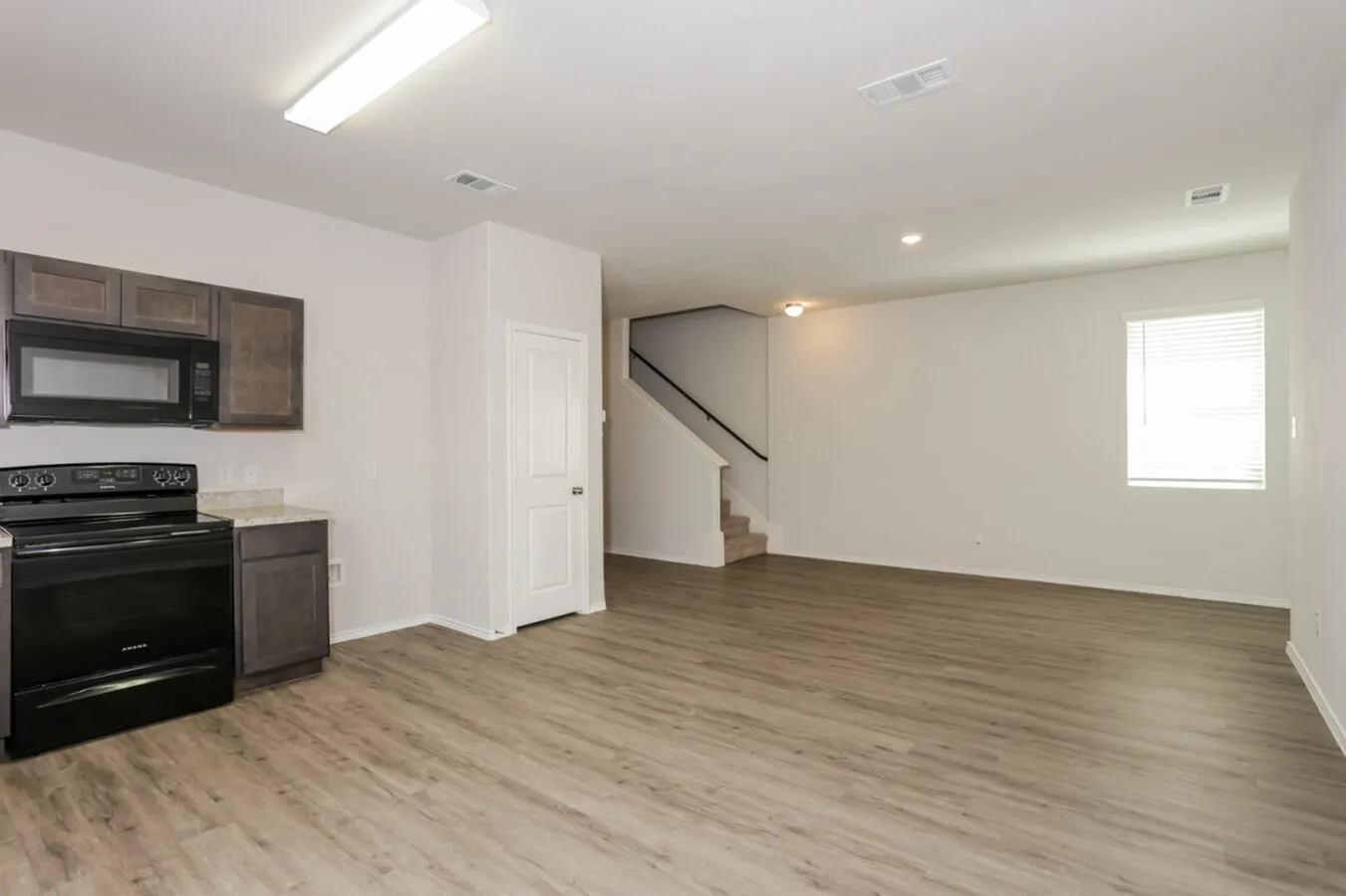 Single Family Residence For Rent in Tarrant County , 5504 Calm Waters, Fort Worth, Texas 76119, 3 Bedroom, 3 Bathroom, 2 Garage spaces, 1,353 Sqft, built in 2022, mls#21387291, Real Estate Agent in Fort Worth, Homes For Rent in Tarrant county, Homes For Rent in Fort Worth, Realtor in Fort Worth Texas, Real Estate Brokerage Independent Realty Texas, Luminita Cordes Realtor