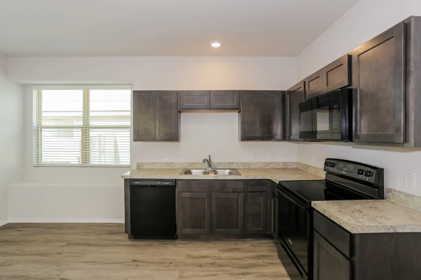 Single Family Residence For Rent in Tarrant County , 5504 Calm Waters, Fort Worth, Texas 76119, 3 Bedroom, 3 Bathroom, 2 Garage spaces, 1,353 Sqft, built in 2022, mls#21387291, Real Estate Agent in Fort Worth, Homes For Rent in Tarrant county, Homes For Rent in Fort Worth, Realtor in Fort Worth Texas, Real Estate Brokerage Independent Realty Texas, Luminita Cordes Realtor