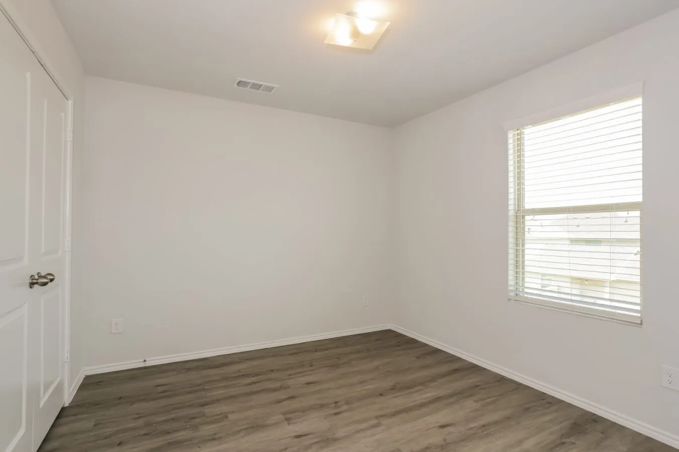 Single Family Residence For Rent in Tarrant County , 5504 Calm Waters, Fort Worth, Texas 76119, 3 Bedroom, 3 Bathroom, 2 Garage spaces, 1,353 Sqft, built in 2022, mls#21387291, Real Estate Agent in Fort Worth, Homes For Rent in Tarrant county, Homes For Rent in Fort Worth, Realtor in Fort Worth Texas, Real Estate Brokerage Independent Realty Texas, Luminita Cordes Realtor
