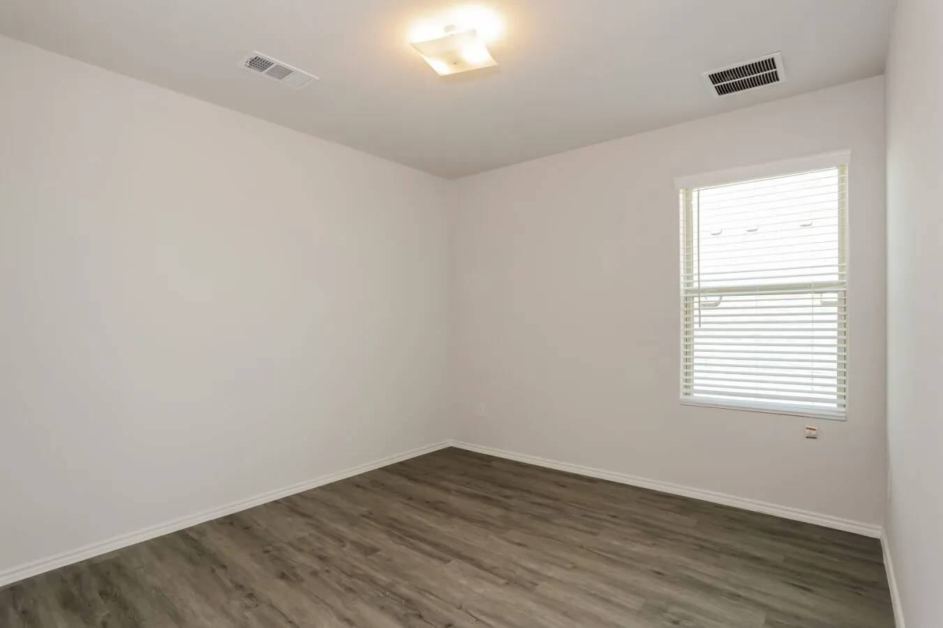 Single Family Residence For Rent in Tarrant County , 5504 Calm Waters, Fort Worth, Texas 76119, 3 Bedroom, 3 Bathroom, 2 Garage spaces, 1,353 Sqft, built in 2022, mls#21387291, Real Estate Agent in Fort Worth, Homes For Rent in Tarrant county, Homes For Rent in Fort Worth, Realtor in Fort Worth Texas, Real Estate Brokerage Independent Realty Texas, Luminita Cordes Realtor
