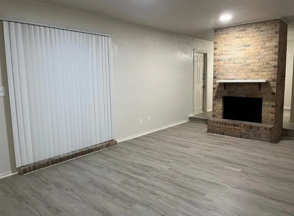 Duplex For Rent in Tarrant County , 5014 Inverness Avenue, Fort Worth, Texas 76132, 3 Bedroom, 2 Bathroom, 1 Garage spaces, 1,450 Sqft, built in 1971, mls#21387293, Real Estate Agent in Fort Worth, Homes For Rent in Tarrant county, Homes For Rent in Fort Worth, Realtor in Fort Worth Texas, Real Estate Brokerage Independent Realty Texas, Luminita Cordes Realtor