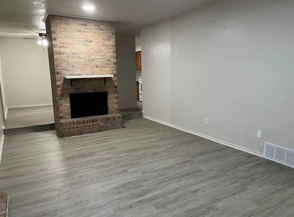 Duplex For Rent in Tarrant County , 5014 Inverness Avenue, Fort Worth, Texas 76132, 3 Bedroom, 2 Bathroom, 1 Garage spaces, 1,450 Sqft, built in 1971, mls#21387293, Real Estate Agent in Fort Worth, Homes For Rent in Tarrant county, Homes For Rent in Fort Worth, Realtor in Fort Worth Texas, Real Estate Brokerage Independent Realty Texas, Luminita Cordes Realtor