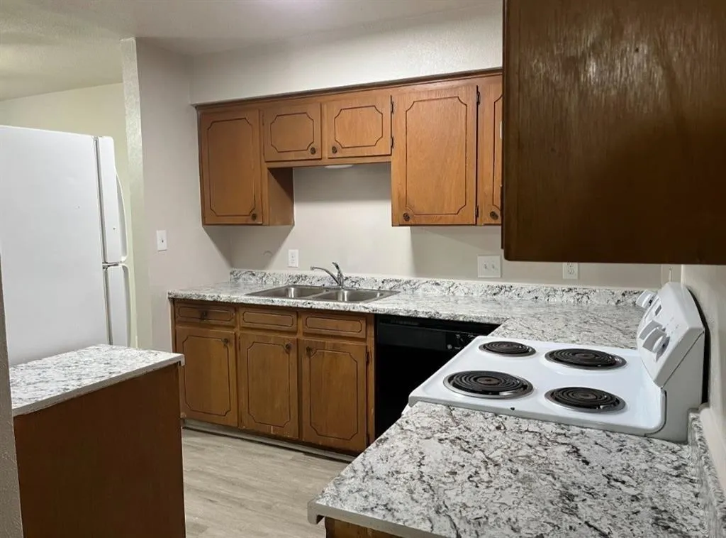 Duplex For Rent in Tarrant County , 5014 Inverness Avenue, Fort Worth, Texas 76132, 3 Bedroom, 2 Bathroom, 1 Garage spaces, 1,450 Sqft, built in 1971, mls#21387293, Real Estate Agent in Fort Worth, Homes For Rent in Tarrant county, Homes For Rent in Fort Worth, Realtor in Fort Worth Texas, Real Estate Brokerage Independent Realty Texas, Luminita Cordes Realtor