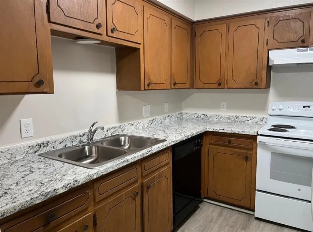 Duplex For Rent in Tarrant County , 5014 Inverness Avenue, Fort Worth, Texas 76132, 3 Bedroom, 2 Bathroom, 1 Garage spaces, 1,450 Sqft, built in 1971, mls#21387293, Real Estate Agent in Fort Worth, Homes For Rent in Tarrant county, Homes For Rent in Fort Worth, Realtor in Fort Worth Texas, Real Estate Brokerage Independent Realty Texas, Luminita Cordes Realtor