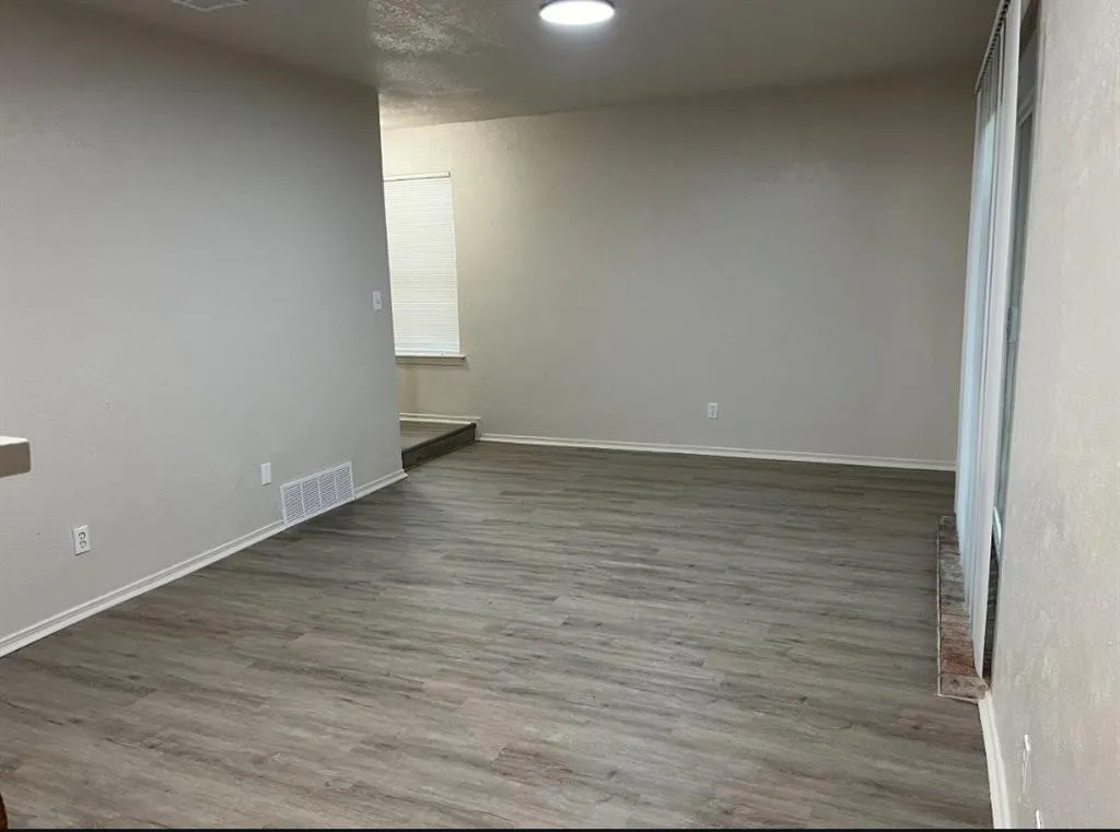 Duplex For Rent in Tarrant County , 5014 Inverness Avenue, Fort Worth, Texas 76132, 3 Bedroom, 2 Bathroom, 1 Garage spaces, 1,450 Sqft, built in 1971, mls#21387293, Real Estate Agent in Fort Worth, Homes For Rent in Tarrant county, Homes For Rent in Fort Worth, Realtor in Fort Worth Texas, Real Estate Brokerage Independent Realty Texas, Luminita Cordes Realtor