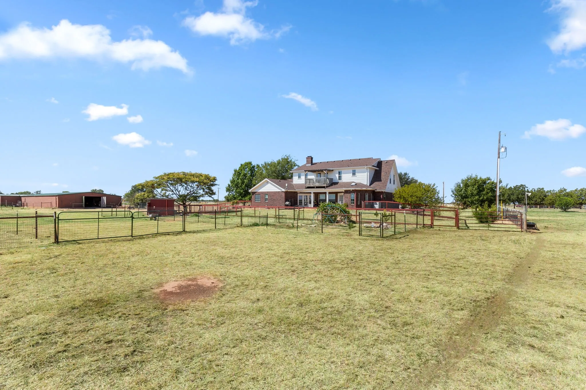 Single Family Residence For Sale in Wichita County , 2991 Bell Road S, Iowa Park, Texas 76367, 5 Bedroom, 5 Bathroom, 2 Garage spaces, 4,046 Sqft, built in 1993, mls#21382542, Real Estate Agent in Iowa Park, Homes For Sale in Wichita county, Homes For Sale in Iowa Park, Realtor in Iowa Park Texas, Real Estate Brokerage Independent Realty Texas, Luminita Cordes Realtor