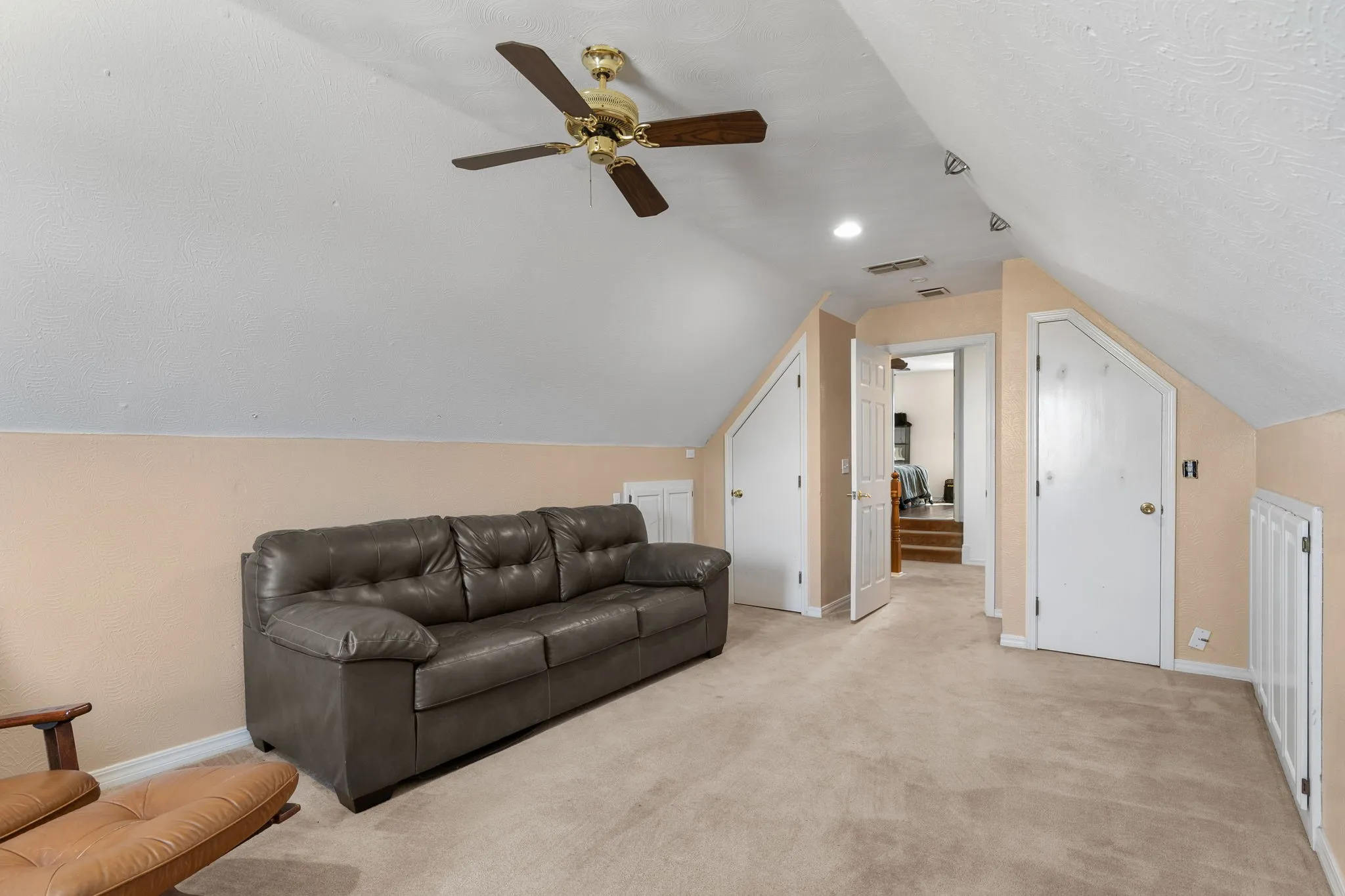 Single Family Residence For Sale in Wichita County , 2991 Bell Road S, Iowa Park, Texas 76367, 5 Bedroom, 5 Bathroom, 2 Garage spaces, 4,046 Sqft, built in 1993, mls#21382542, Real Estate Agent in Iowa Park, Homes For Sale in Wichita county, Homes For Sale in Iowa Park, Realtor in Iowa Park Texas, Real Estate Brokerage Independent Realty Texas, Luminita Cordes Realtor