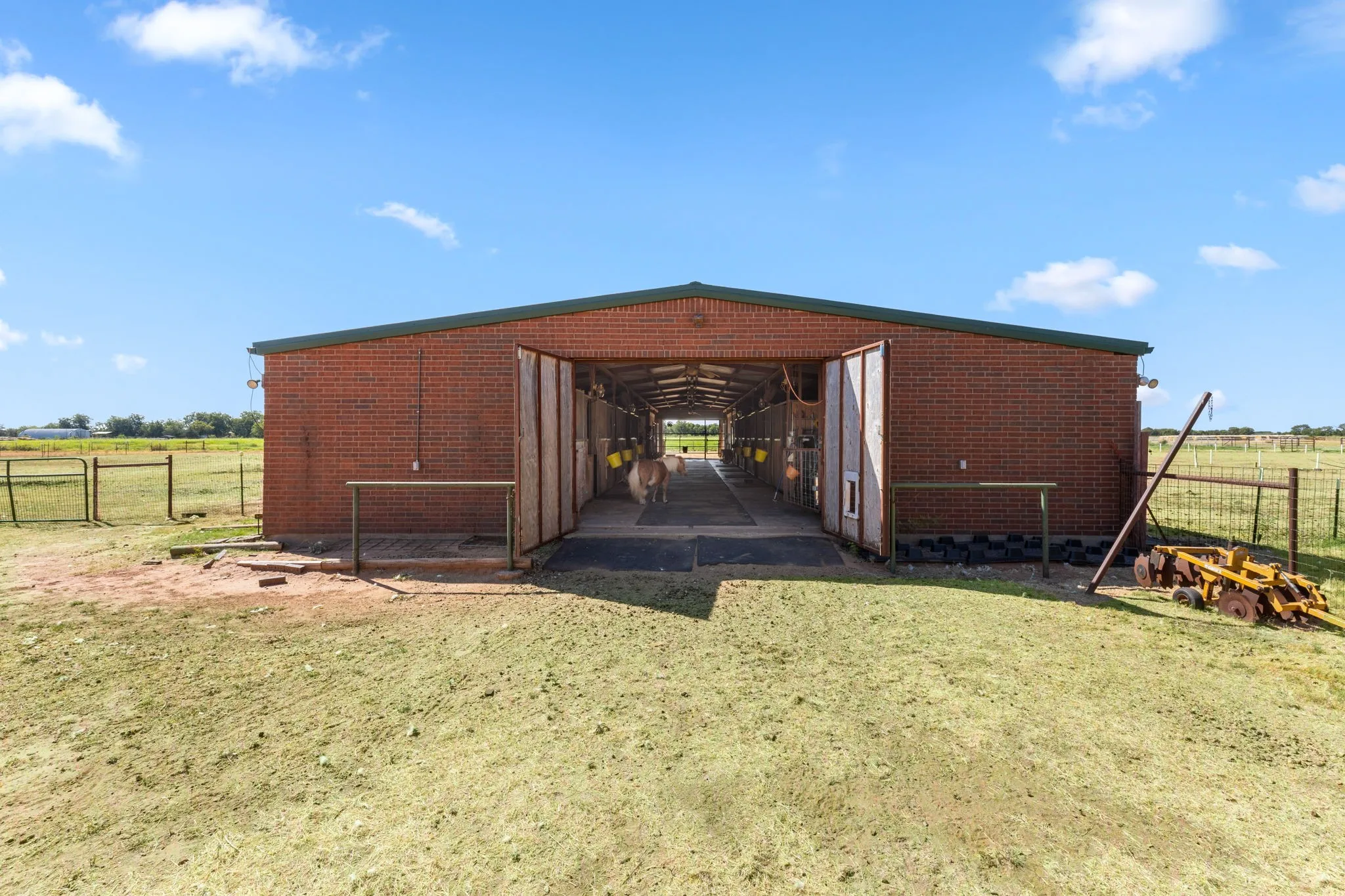 Single Family Residence For Sale in Wichita County , 2991 Bell Road S, Iowa Park, Texas 76367, 5 Bedroom, 5 Bathroom, 2 Garage spaces, 4,046 Sqft, built in 1993, mls#21382542, Real Estate Agent in Iowa Park, Homes For Sale in Wichita county, Homes For Sale in Iowa Park, Realtor in Iowa Park Texas, Real Estate Brokerage Independent Realty Texas, Luminita Cordes Realtor