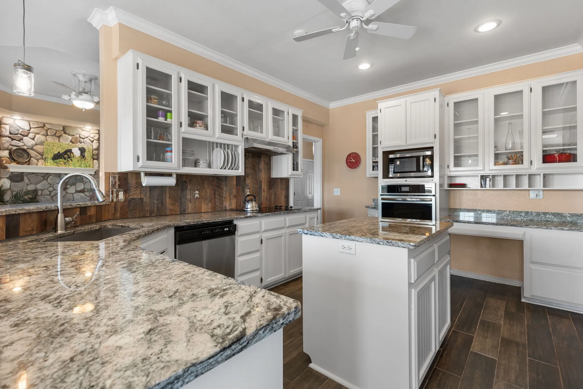 Single Family Residence For Sale in Wichita County , 2991 Bell Road S, Iowa Park, Texas 76367, 5 Bedroom, 5 Bathroom, 2 Garage spaces, 4,046 Sqft, built in 1993, mls#21382542, Real Estate Agent in Iowa Park, Homes For Sale in Wichita county, Homes For Sale in Iowa Park, Realtor in Iowa Park Texas, Real Estate Brokerage Independent Realty Texas, Luminita Cordes Realtor