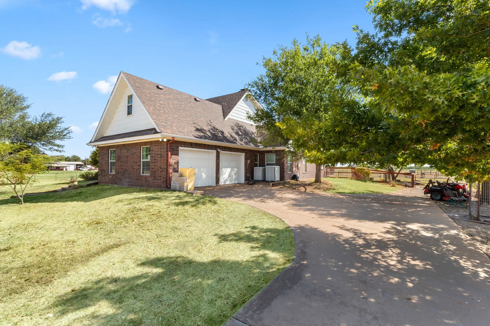 Single Family Residence For Sale in Wichita County , 2991 Bell Road S, Iowa Park, Texas 76367, 5 Bedroom, 5 Bathroom, 2 Garage spaces, 4,046 Sqft, built in 1993, mls#21382542, Real Estate Agent in Iowa Park, Homes For Sale in Wichita county, Homes For Sale in Iowa Park, Realtor in Iowa Park Texas, Real Estate Brokerage Independent Realty Texas, Luminita Cordes Realtor