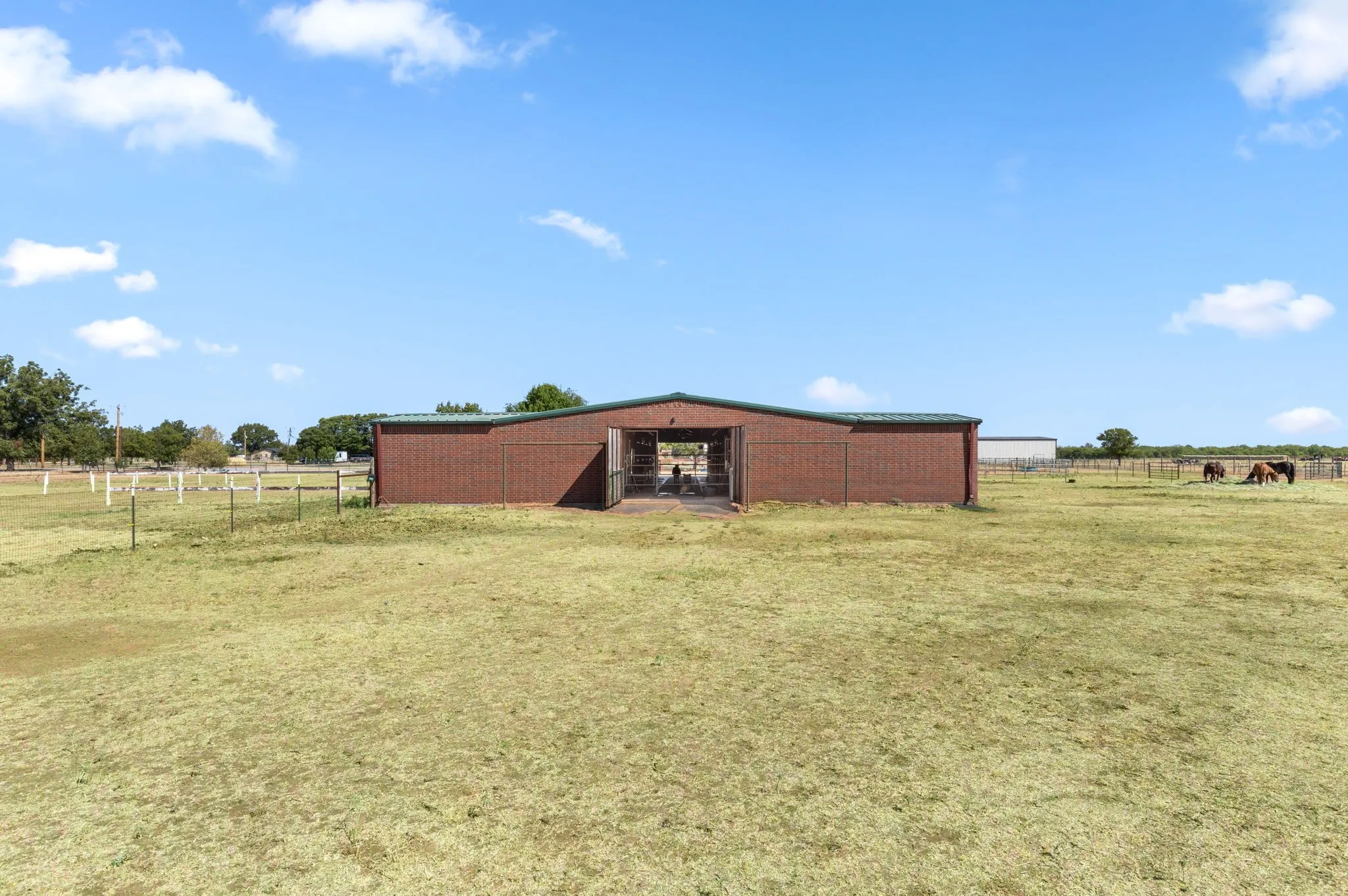 Single Family Residence For Sale in Wichita County , 2991 Bell Road S, Iowa Park, Texas 76367, 5 Bedroom, 5 Bathroom, 2 Garage spaces, 4,046 Sqft, built in 1993, mls#21382542, Real Estate Agent in Iowa Park, Homes For Sale in Wichita county, Homes For Sale in Iowa Park, Realtor in Iowa Park Texas, Real Estate Brokerage Independent Realty Texas, Luminita Cordes Realtor