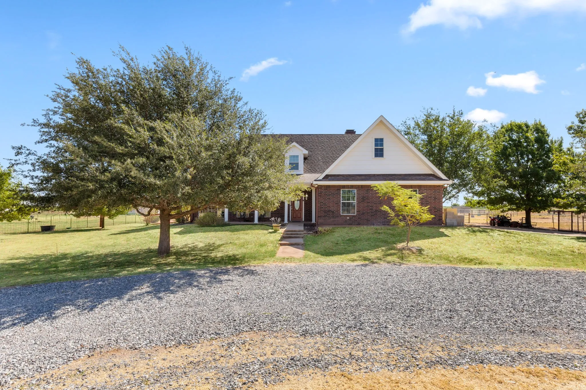 Single Family Residence For Sale in Wichita County , 2991 Bell Road S, Iowa Park, Texas 76367, 5 Bedroom, 5 Bathroom, 2 Garage spaces, 4,046 Sqft, built in 1993, mls#21382542, Real Estate Agent in Iowa Park, Homes For Sale in Wichita county, Homes For Sale in Iowa Park, Realtor in Iowa Park Texas, Real Estate Brokerage Independent Realty Texas, Luminita Cordes Realtor